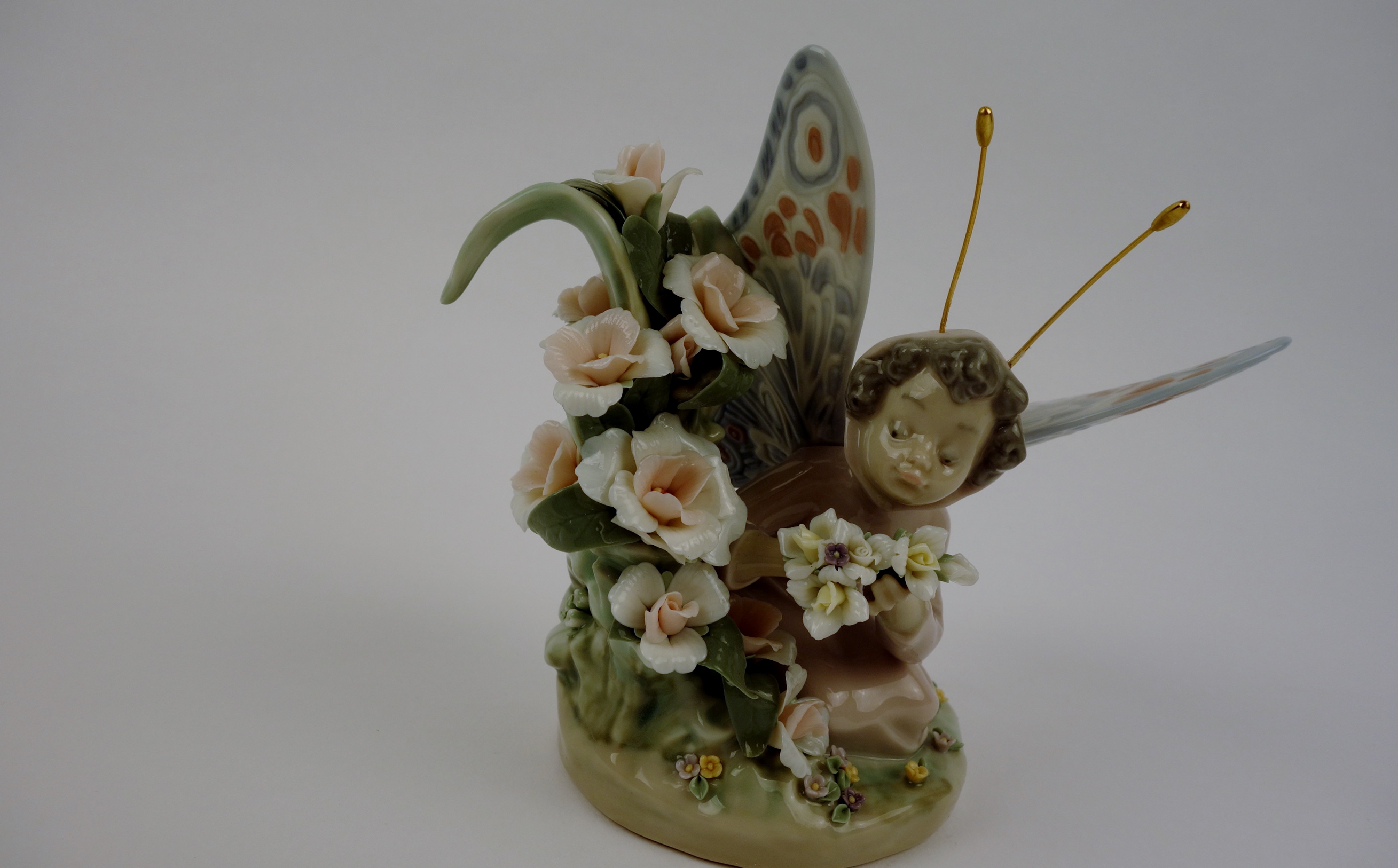 Lladro #5853 "Floral Admiration" Figurine
