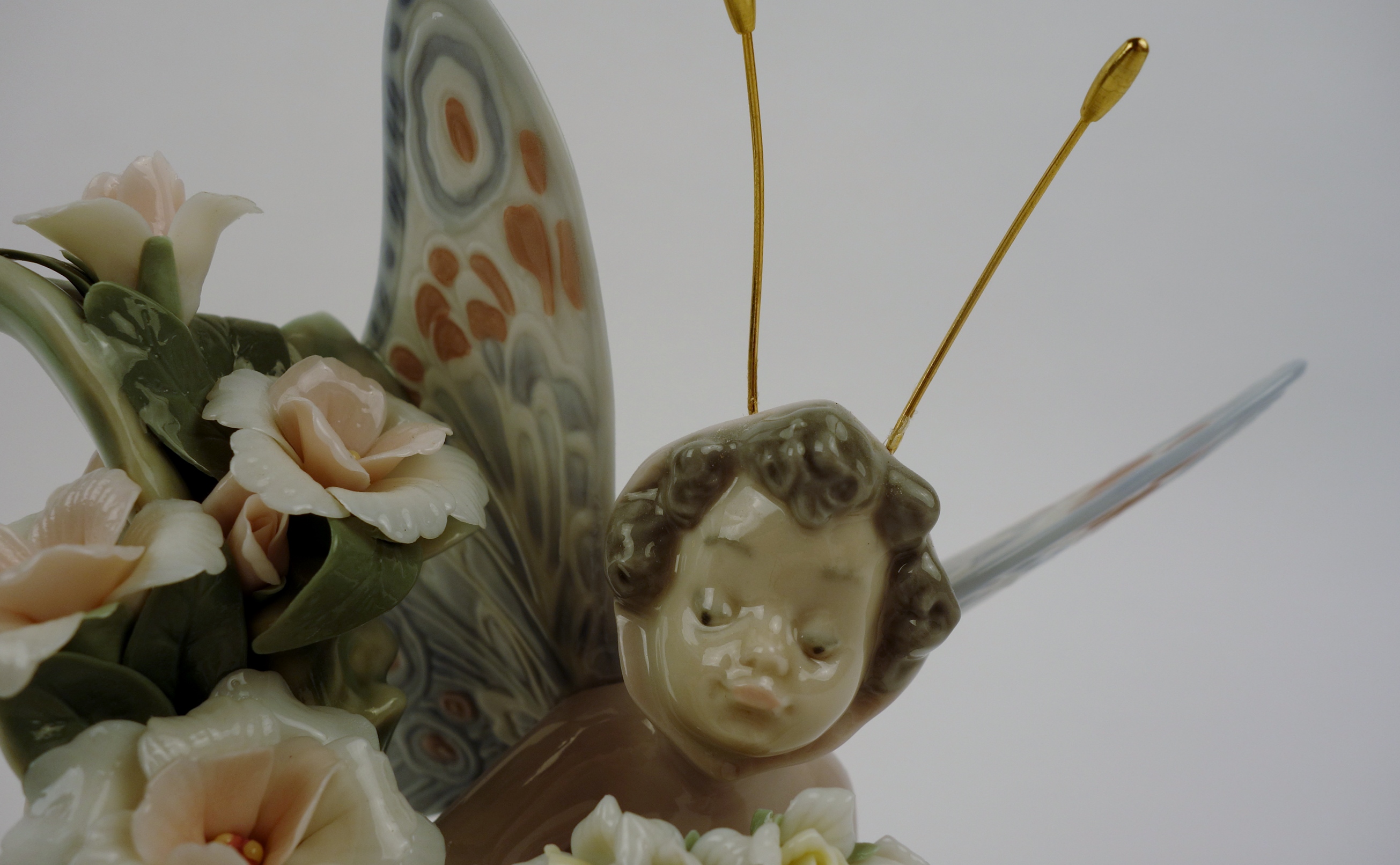 Lladro #5853 "Floral Admiration" Figurine
