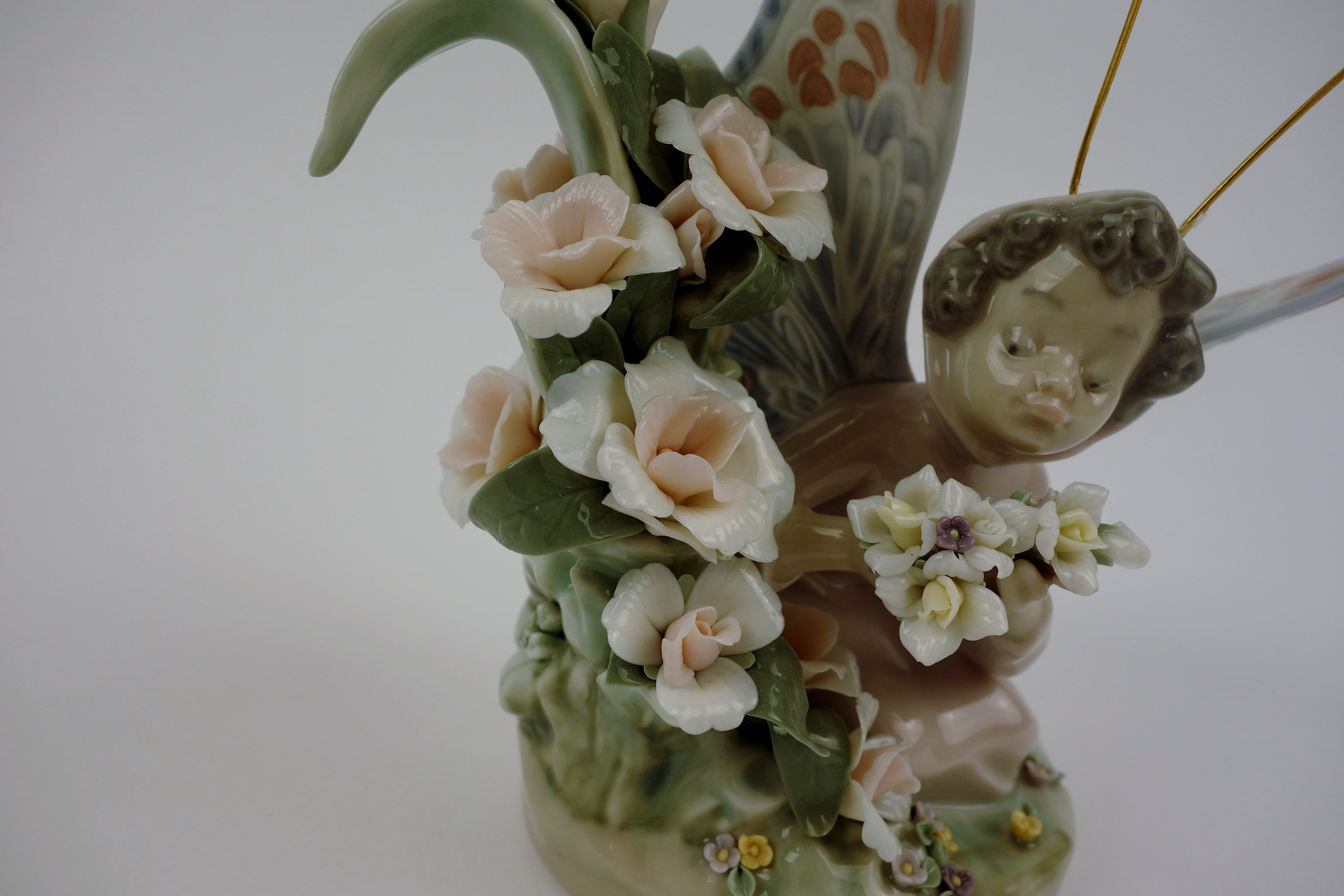 Lladro #5853 "Floral Admiration" Figurine