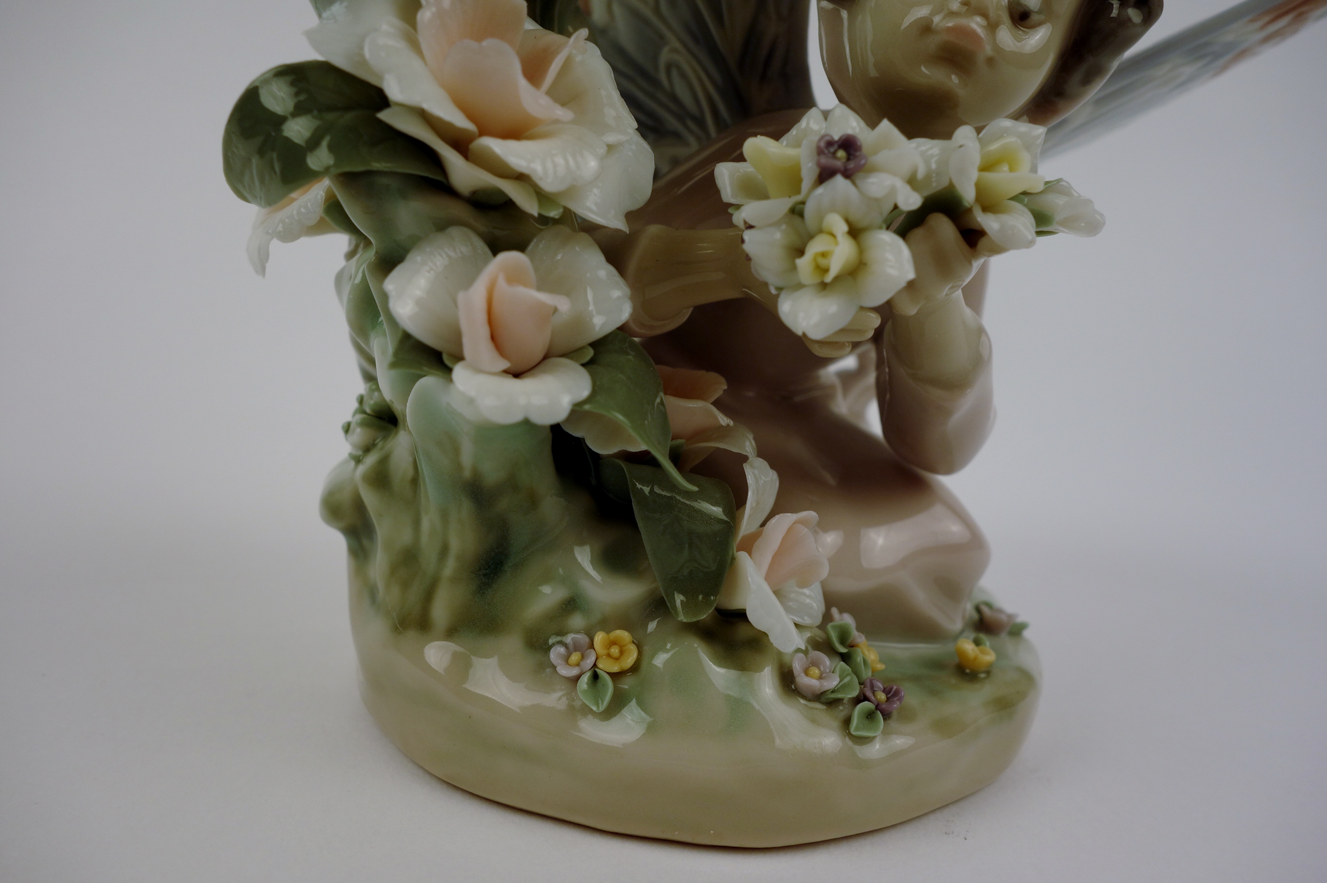 Lladro #5853 "Floral Admiration" Figurine