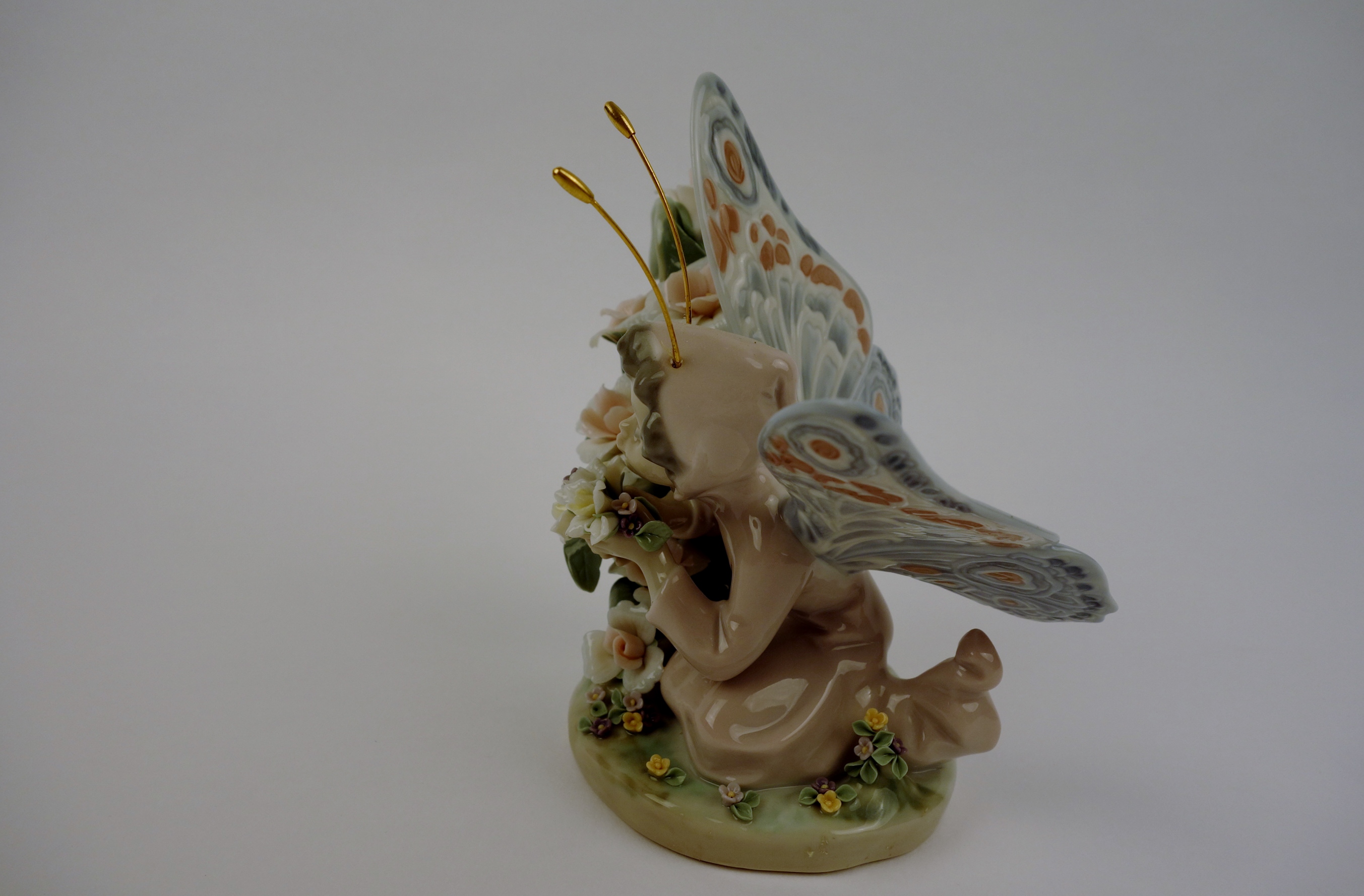 Lladro #5853 "Floral Admiration" Figurine