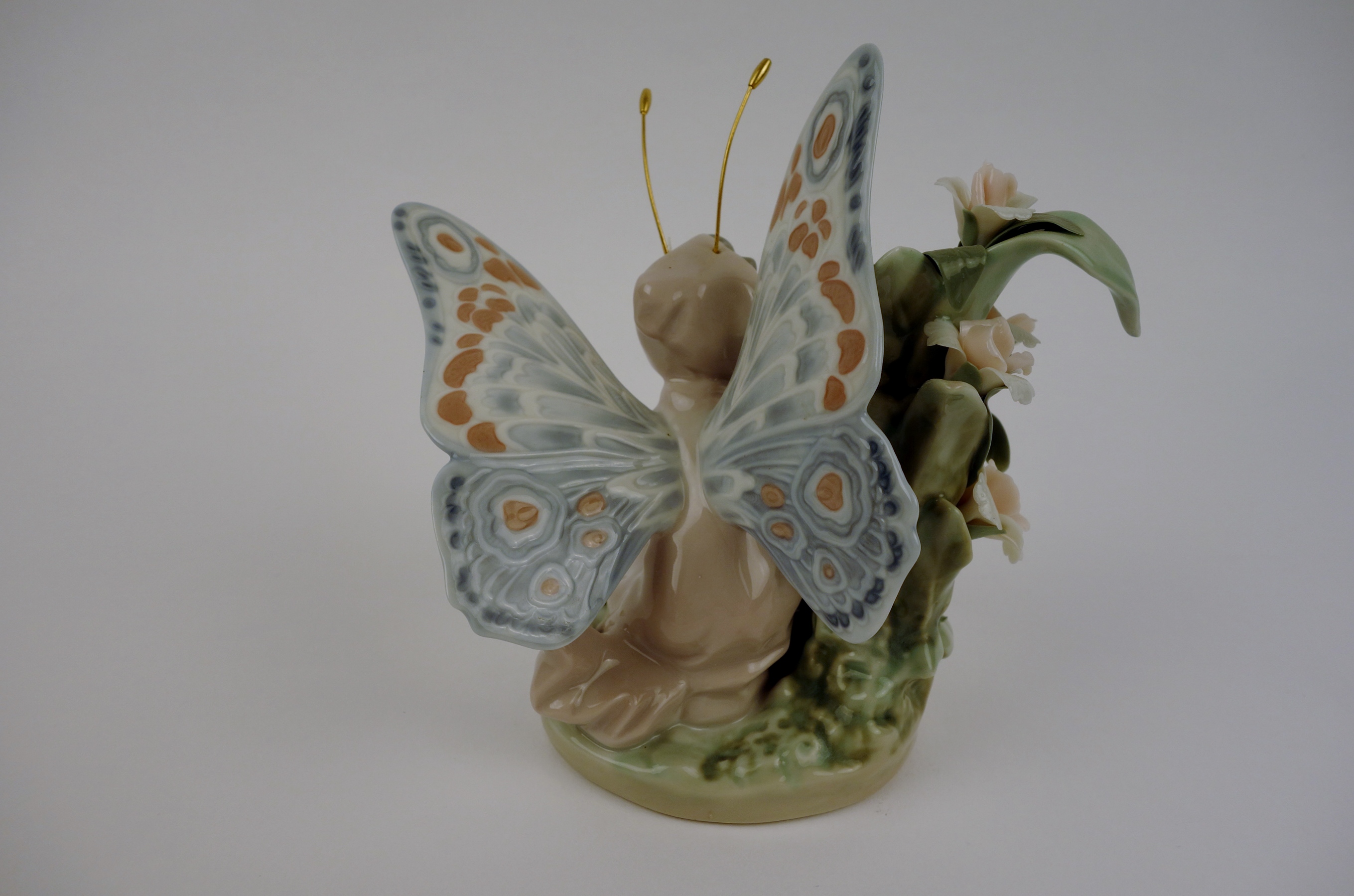 Lladro #5853 "Floral Admiration" Figurine