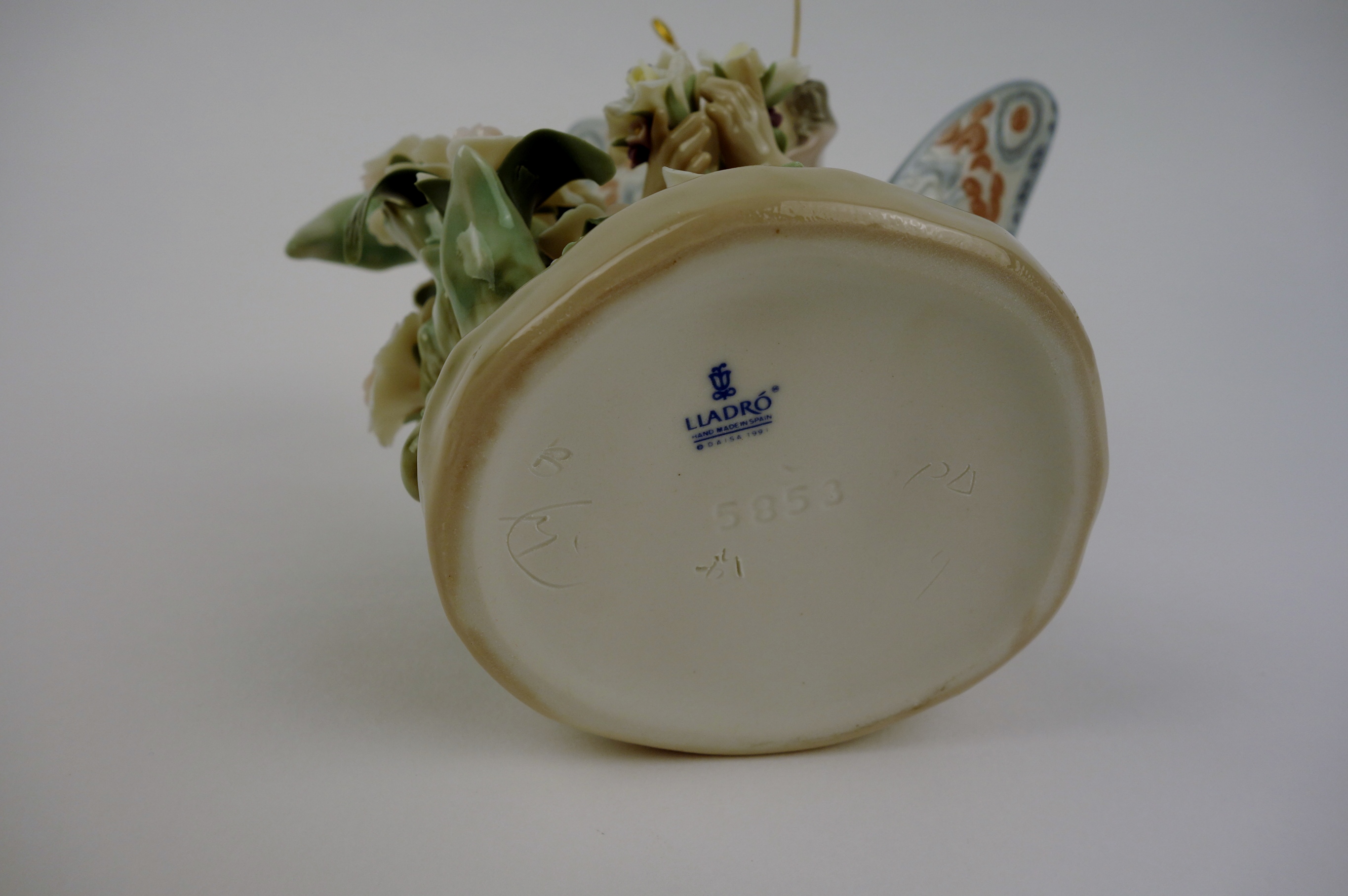 Lladro #5853 "Floral Admiration" Figurine