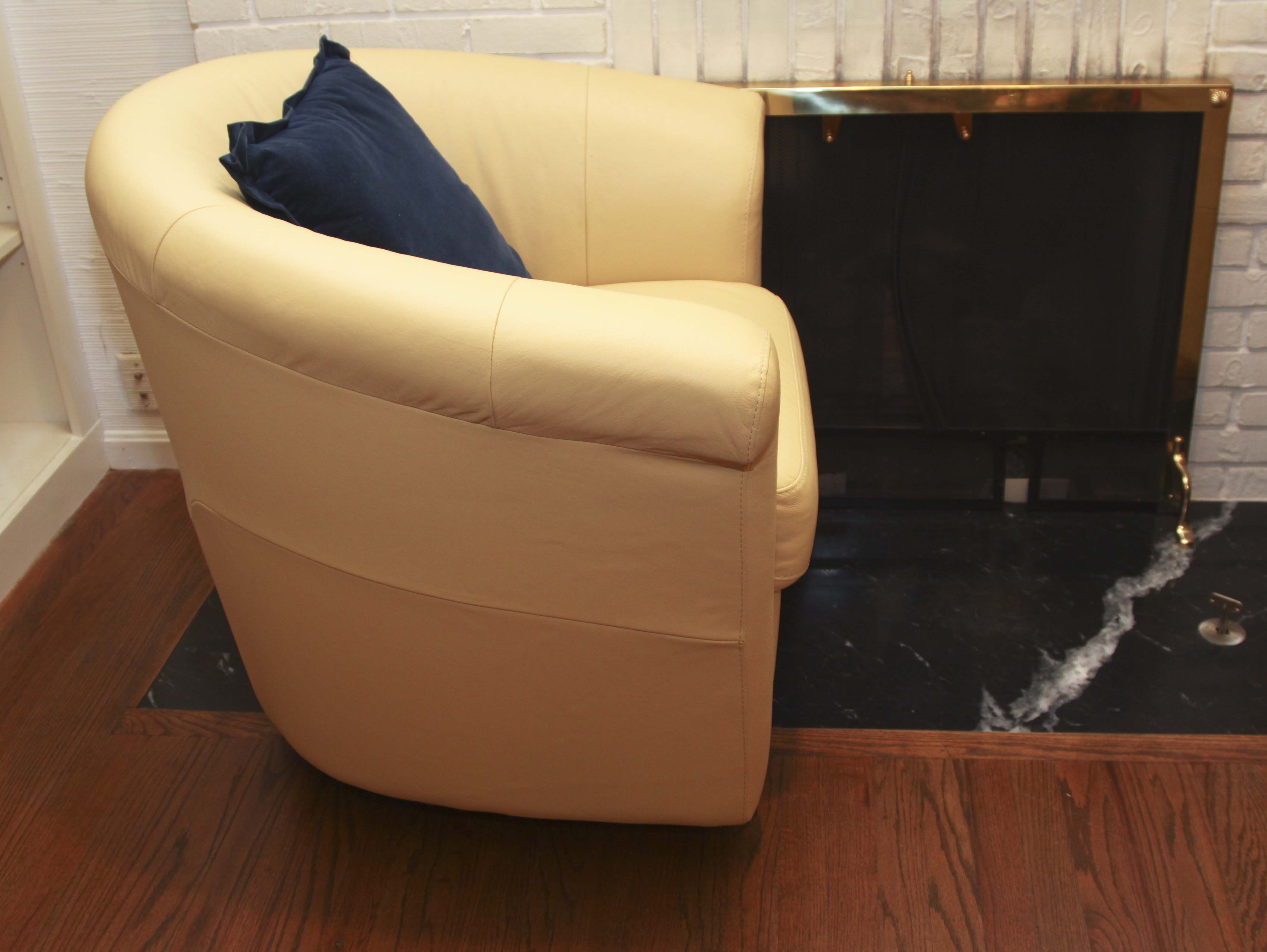 Italsofa Buttercup Yellow Leather Swivel Chair EBTH