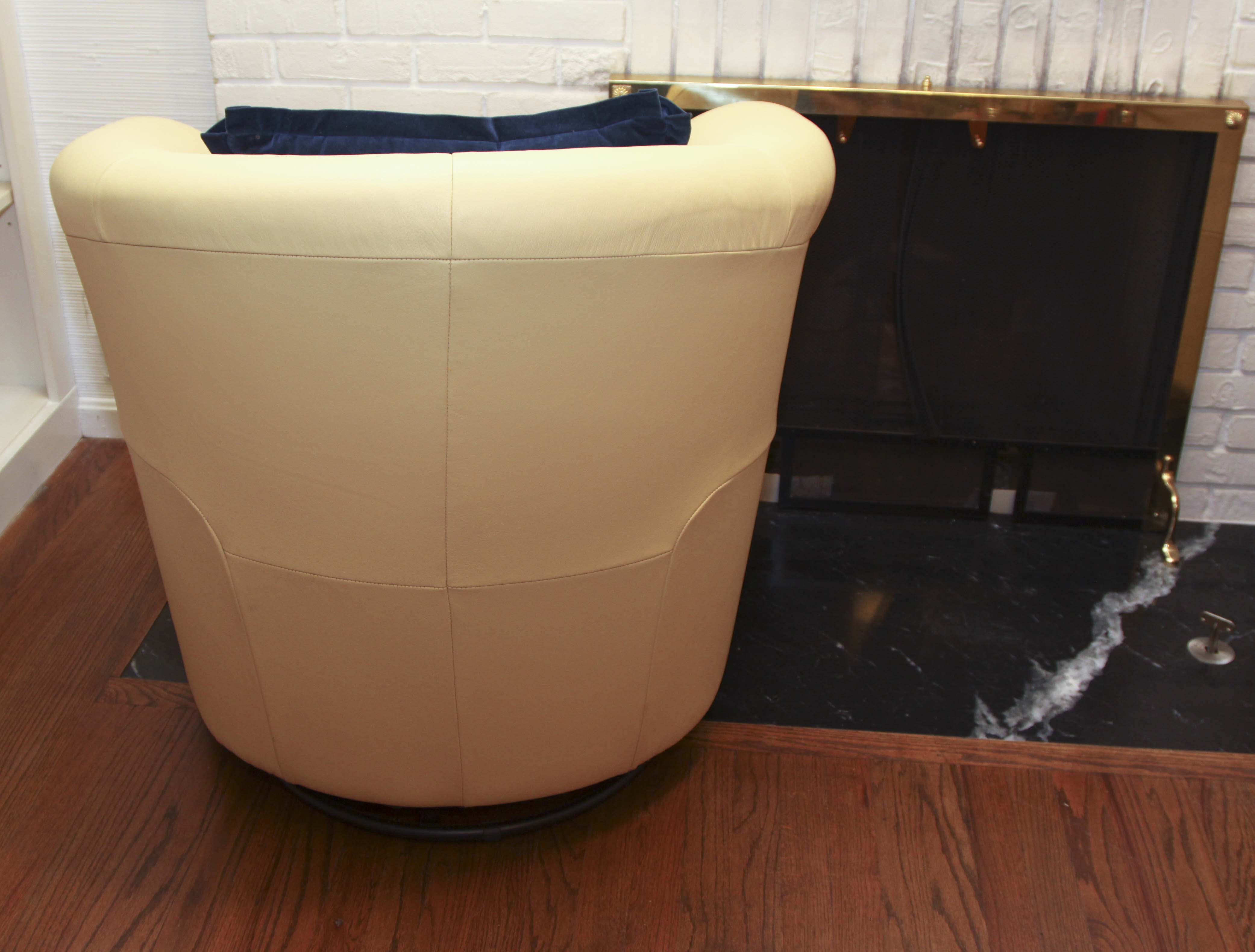 Italsofa Buttercup Yellow Leather Swivel Chair