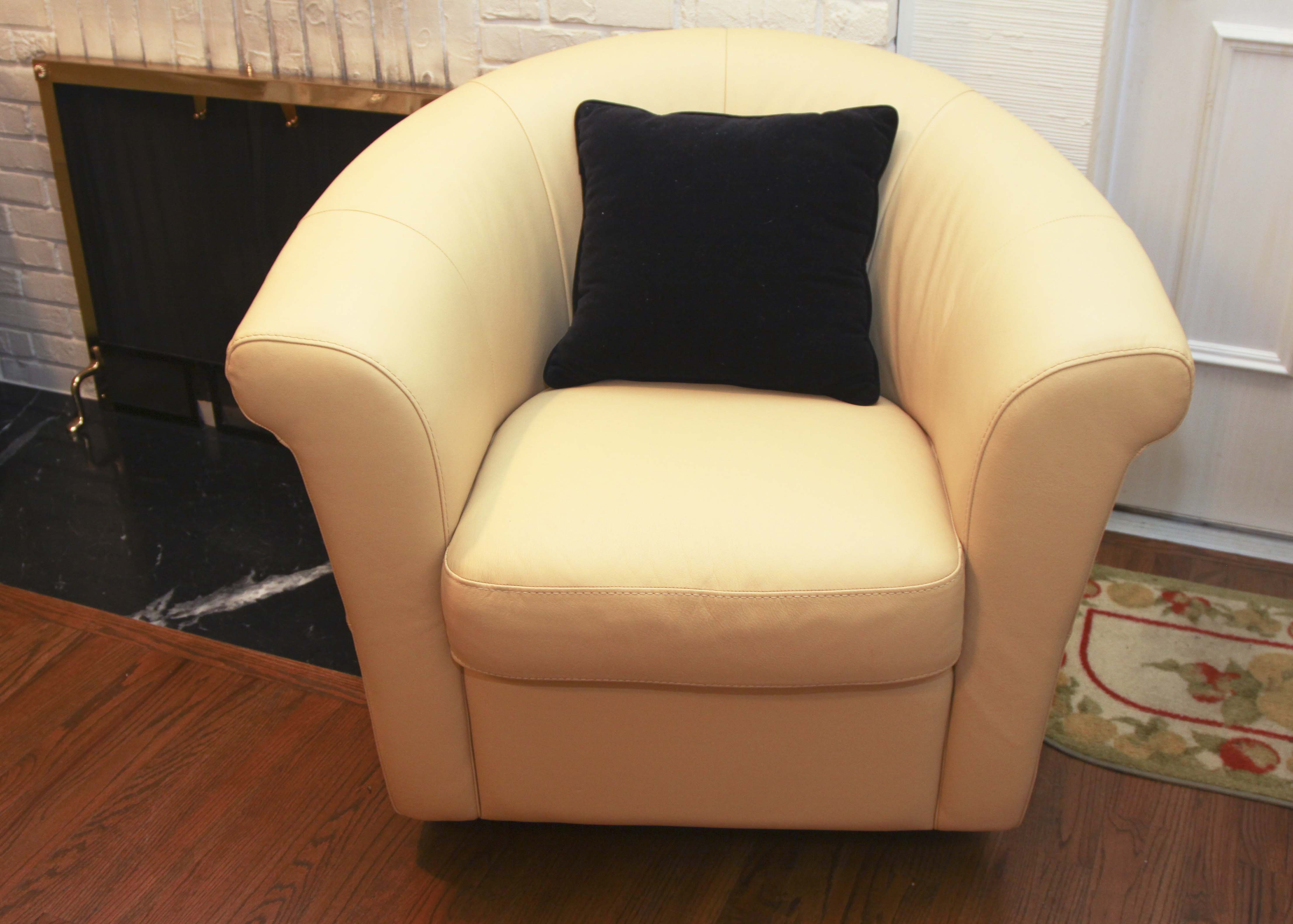 Italsofa Buttercup Yellow Leather Swivel Chair