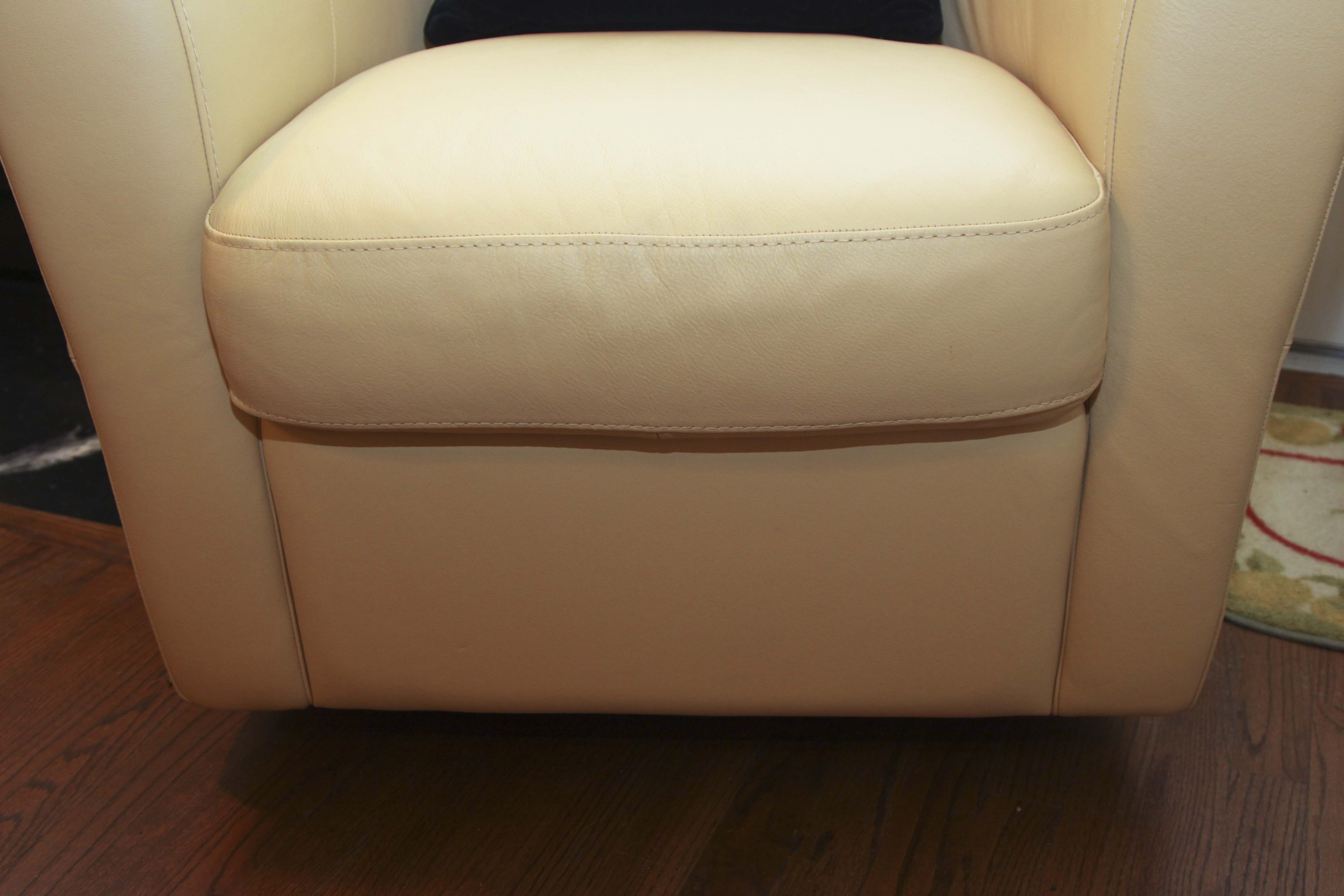 Italsofa Buttercup Yellow Leather Swivel Chair