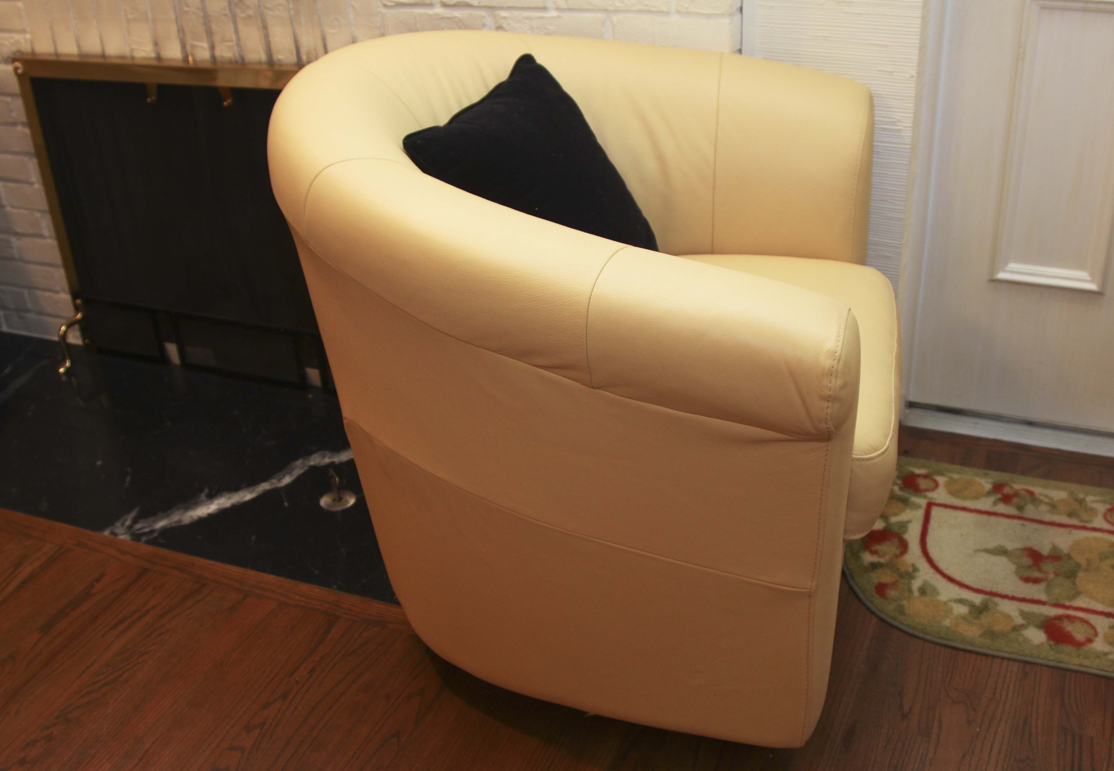 Italsofa Buttercup Yellow Leather Swivel Chair