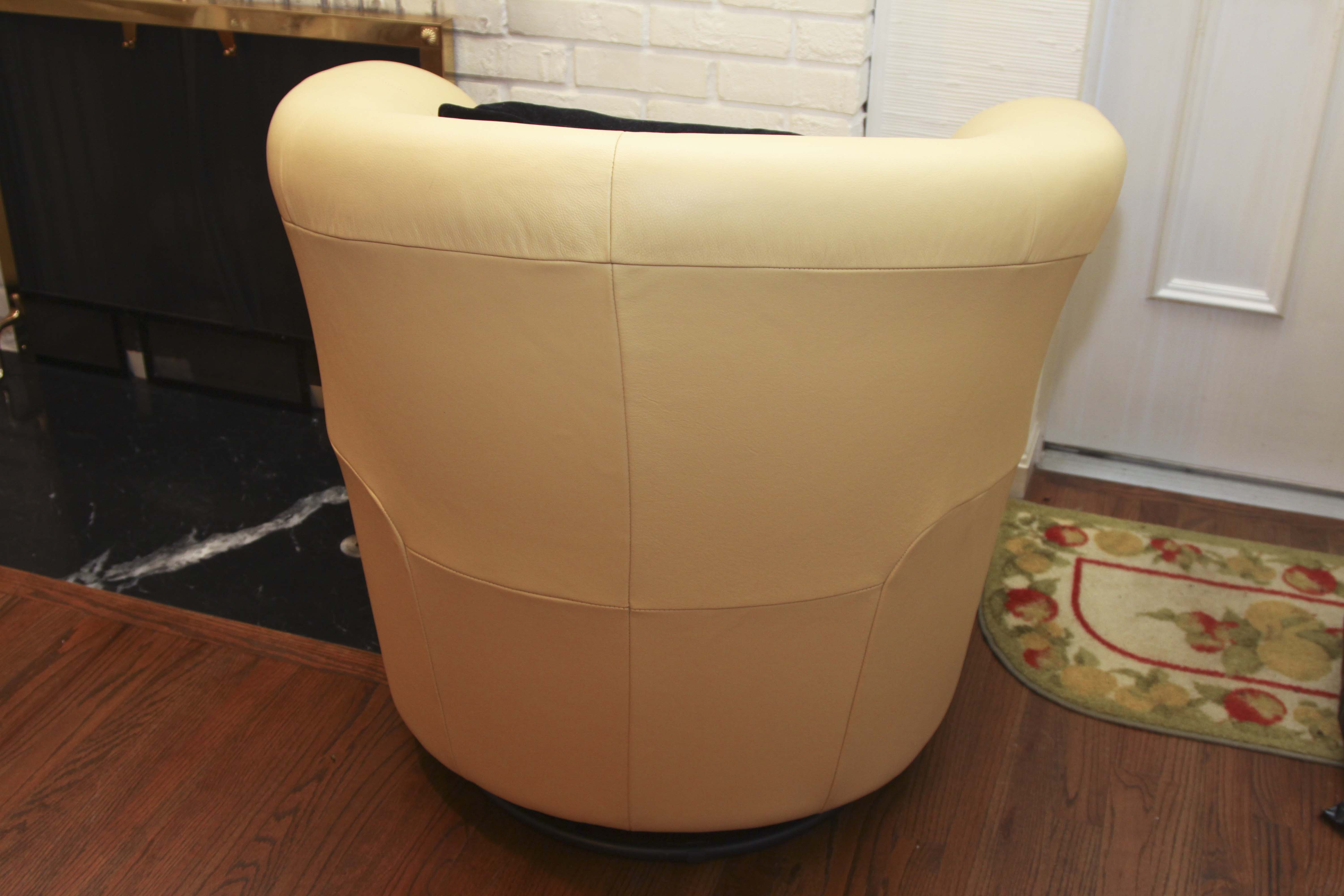 Italsofa Buttercup Yellow Leather Swivel Chair