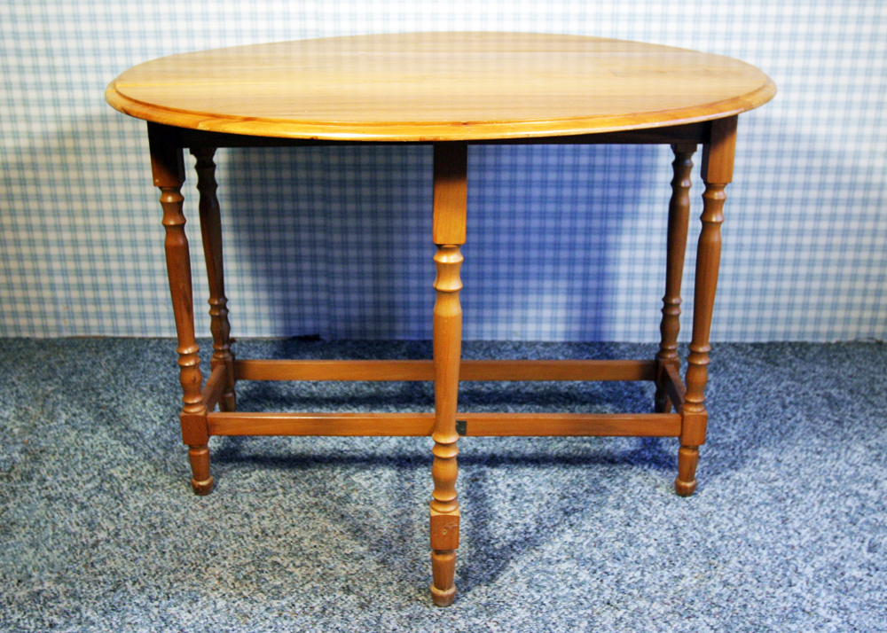 Maple Double Drop Leaf Gateleg Table