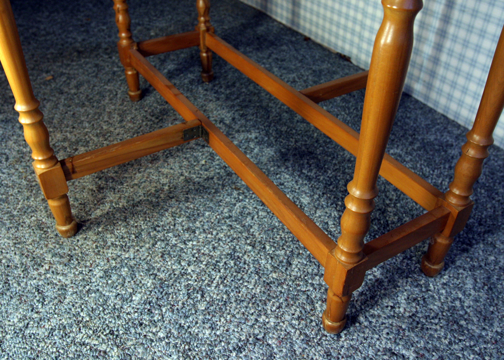 Maple Double Drop Leaf Gateleg Table