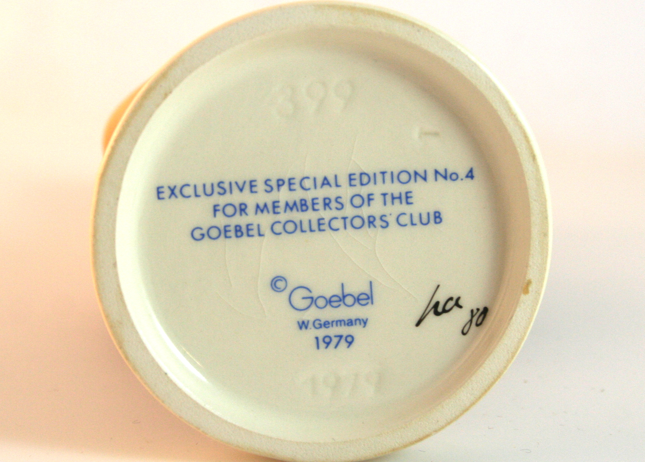 M. I. Hummel Figurine "Valentine Joy"