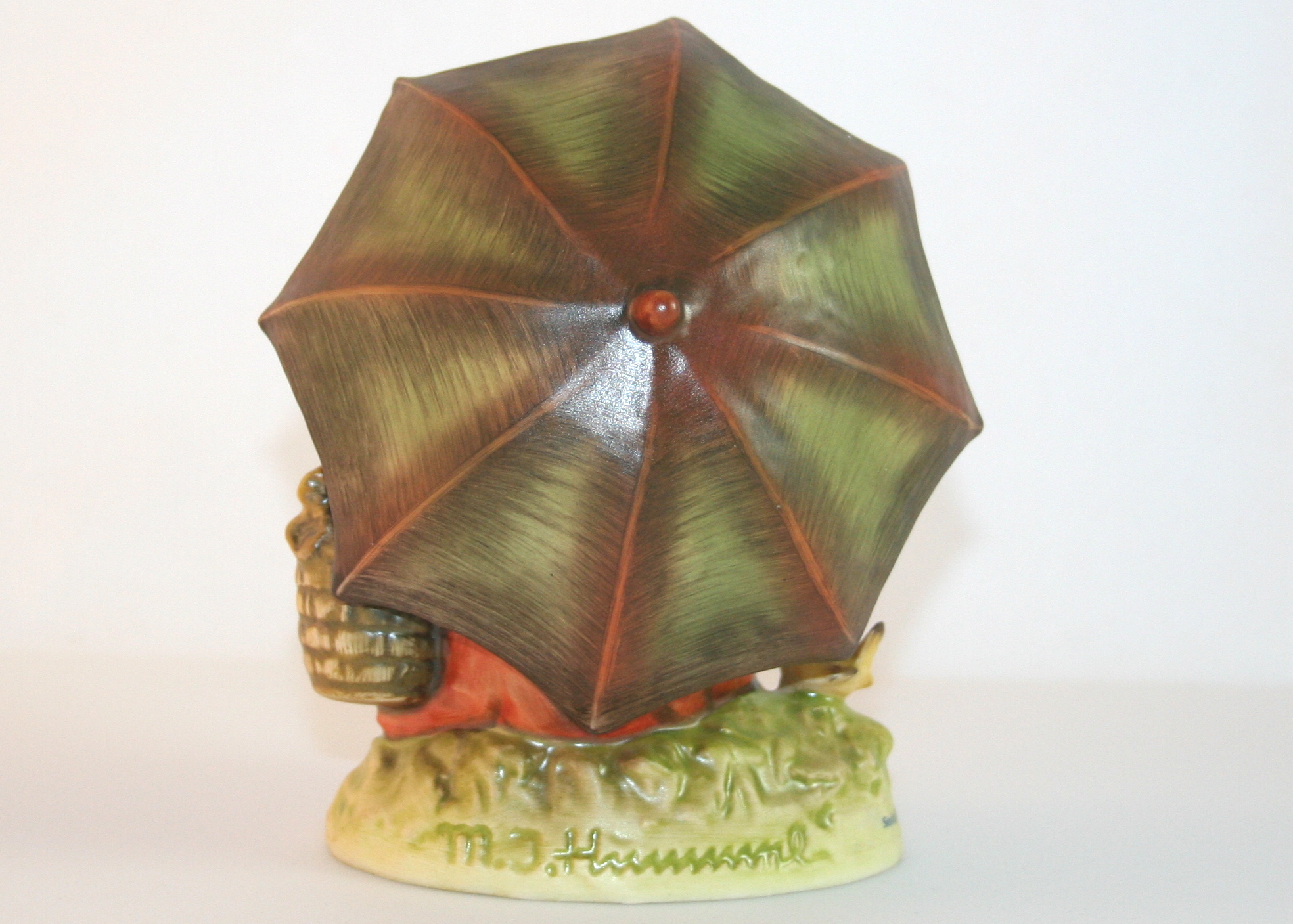 Pair of Hummel Figurines "Birthday Candle" and "Smiling Through"