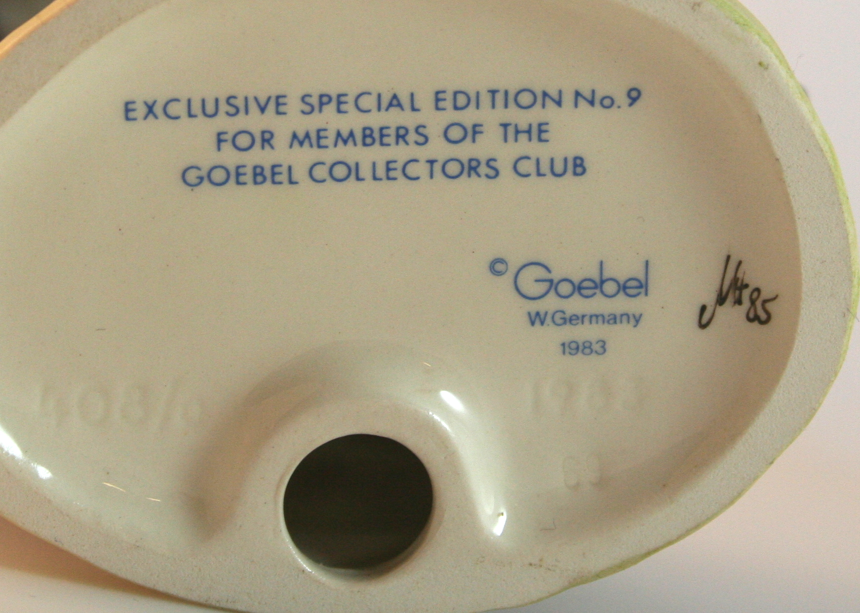 Pair of Hummel Figurines "Birthday Candle" and "Smiling Through"