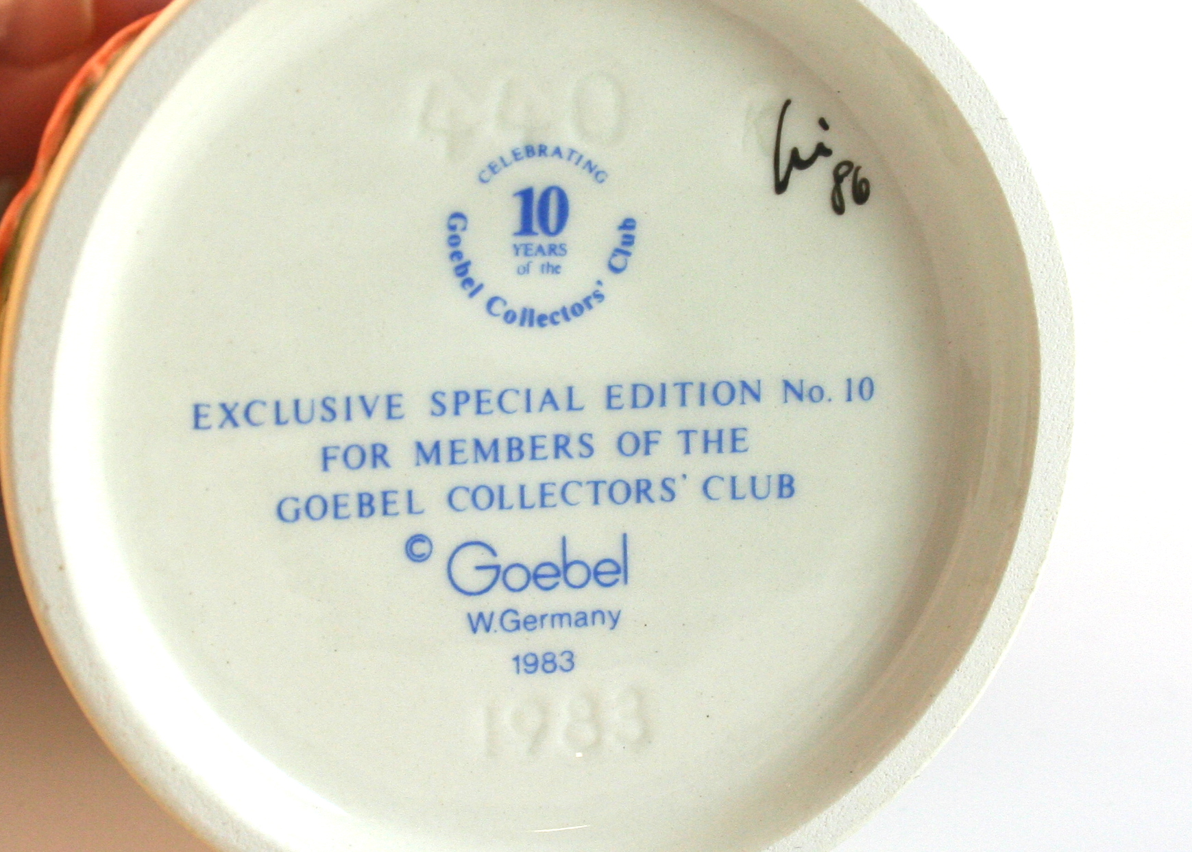 Pair of Hummel Figurines "Birthday Candle" and "Smiling Through"