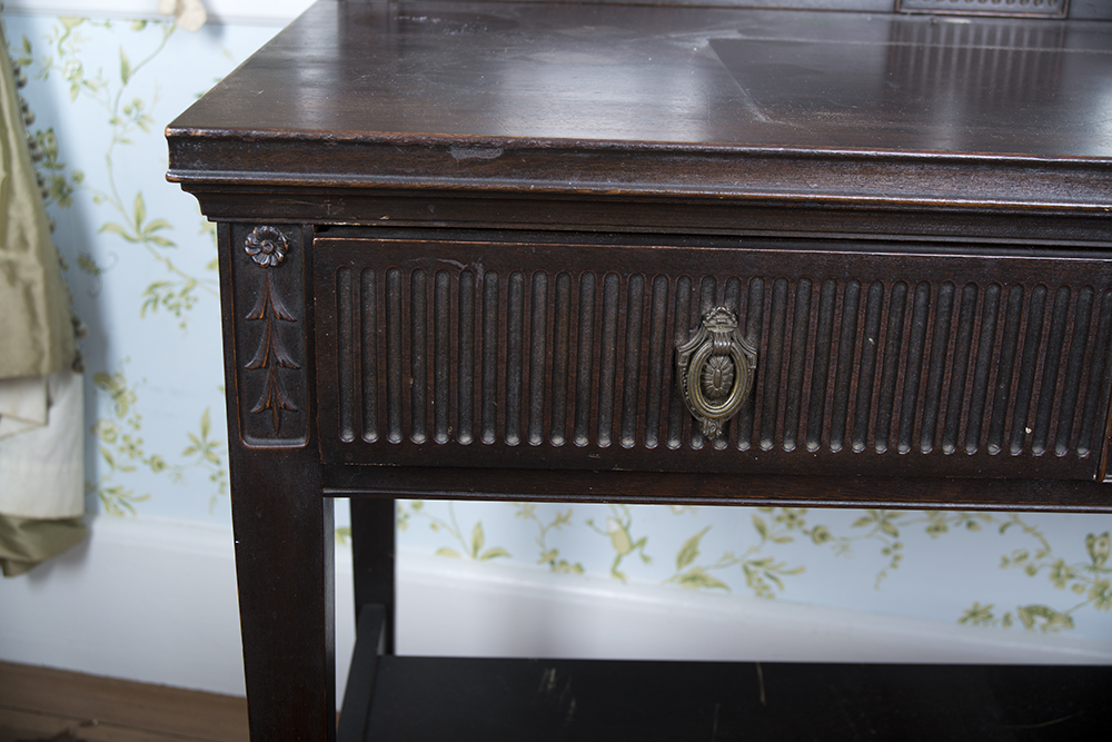 Hepplewhite Style Mahogany Table