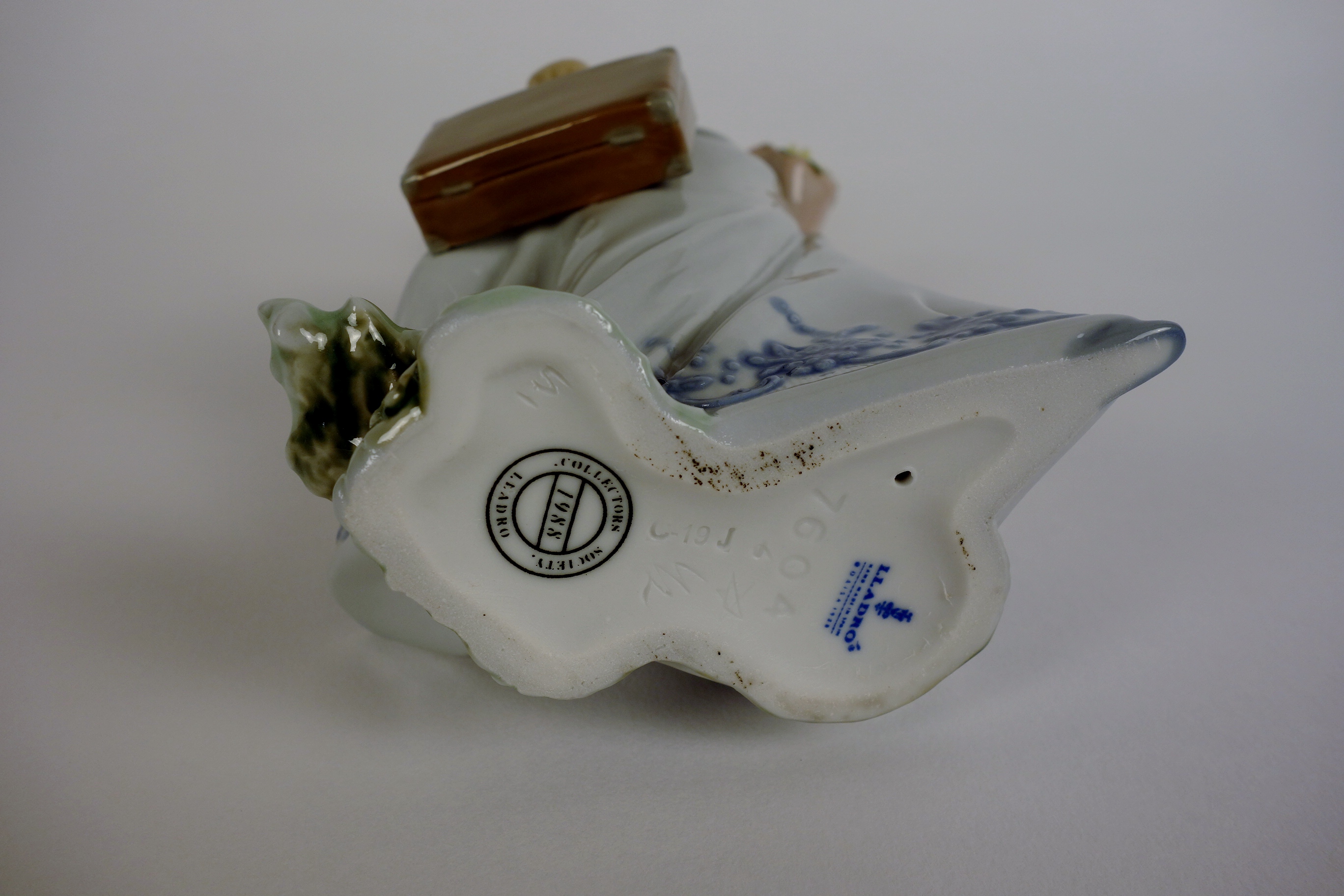 Lladro #7604 "School Days"