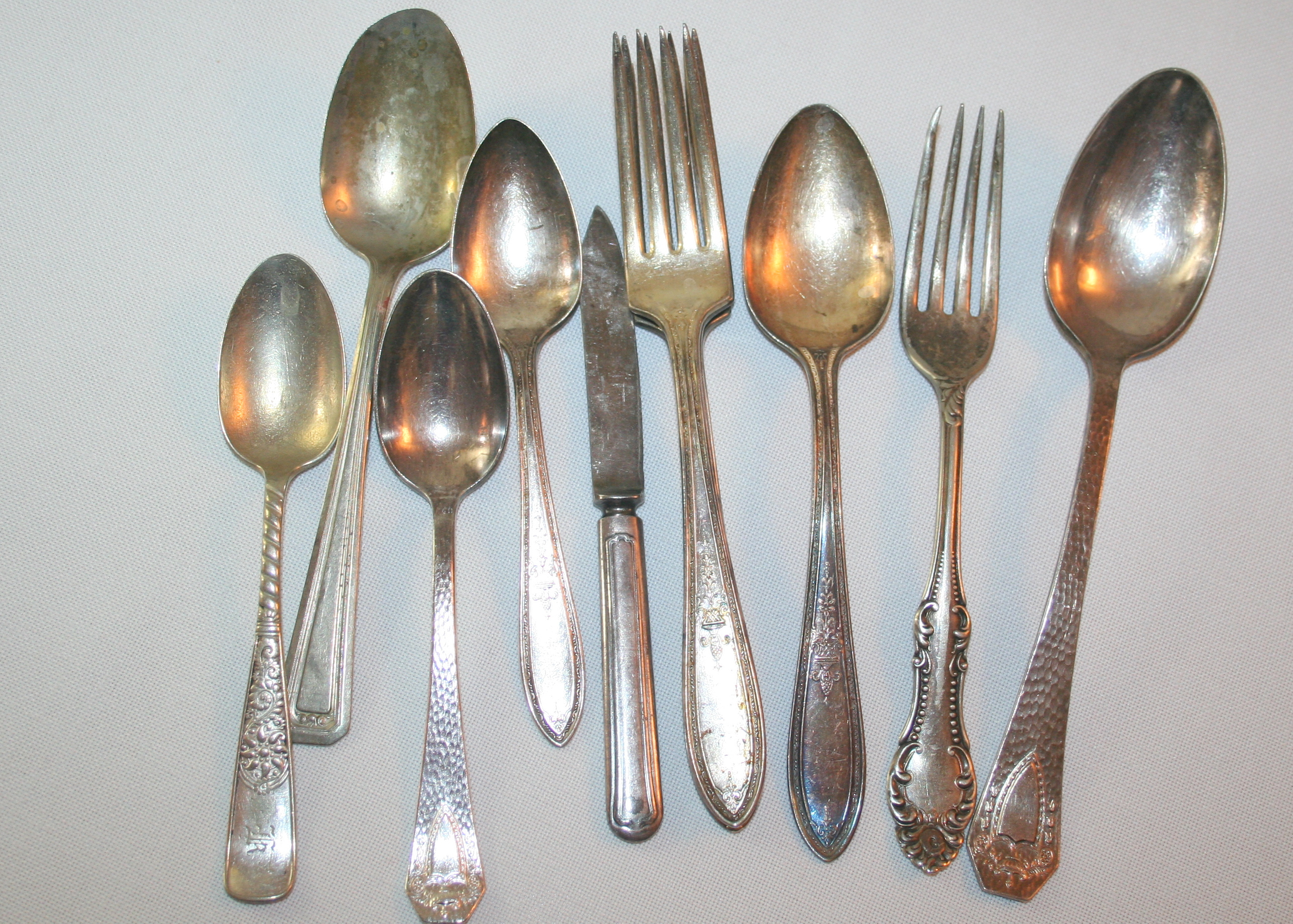 Rogers "Plantation" Silverplate Flatware in Painted Wood Case