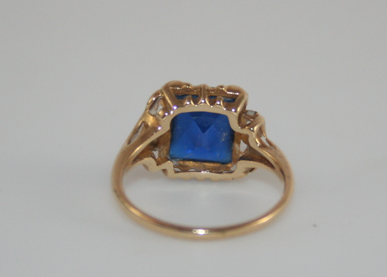 10K Yellow Gold Ring With Synthetic Blue Stone