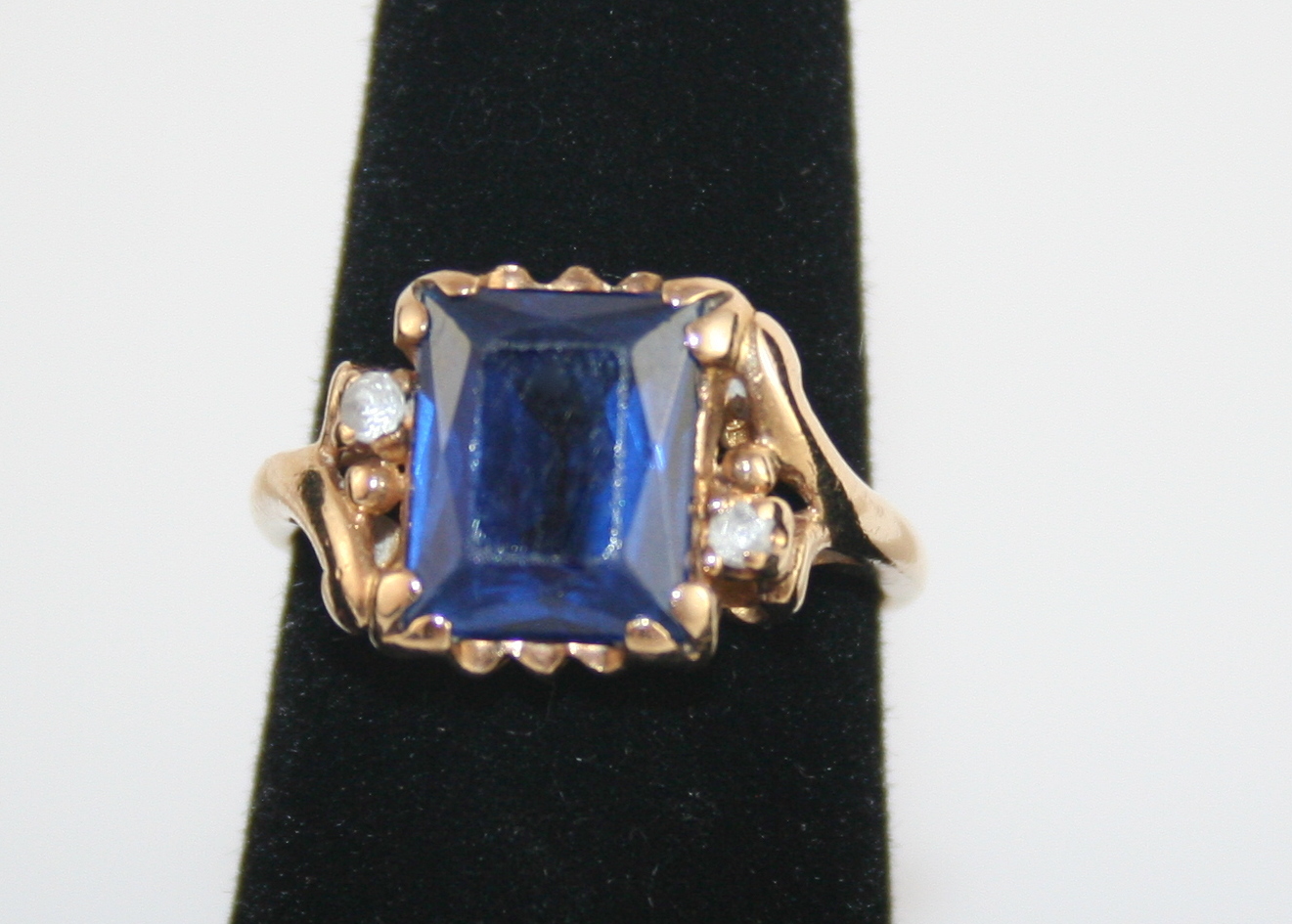 10K Yellow Gold Ring With Synthetic Blue Stone