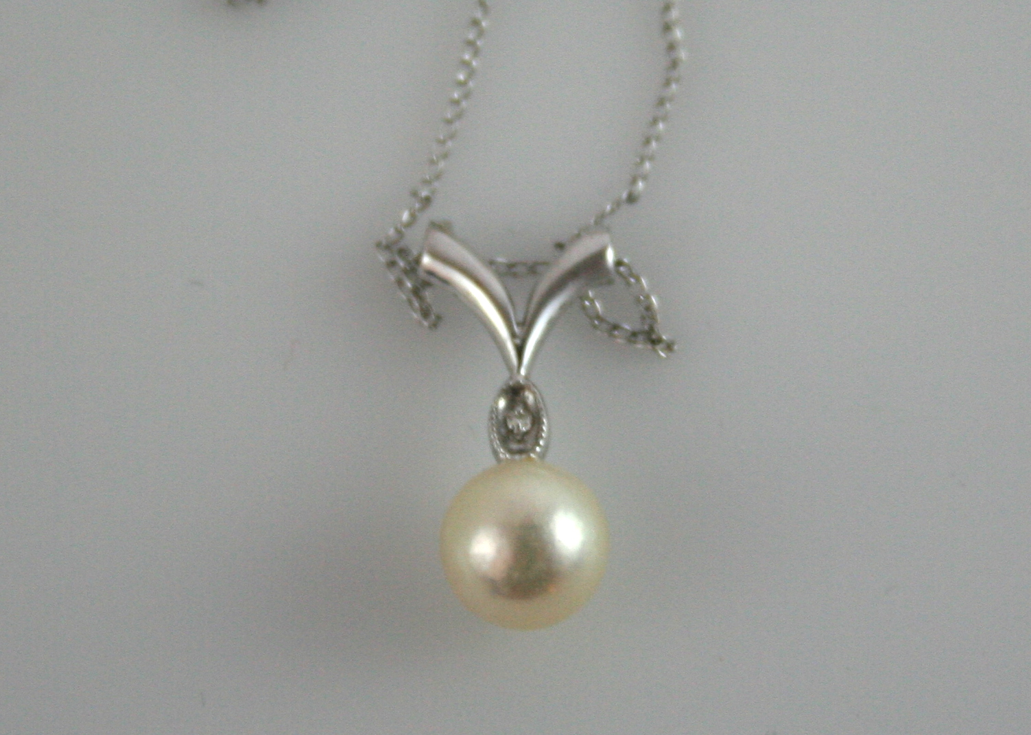 14K White Gold Setting With Cultured Pearl and Small Dimaond