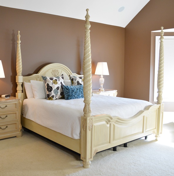 Thomasville French Vanilla Cream Four Poster King Bed