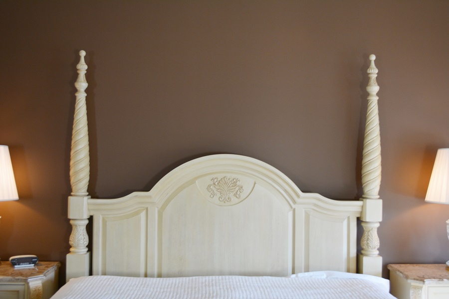 Thomasville French Vanilla Cream Four Poster King Bed