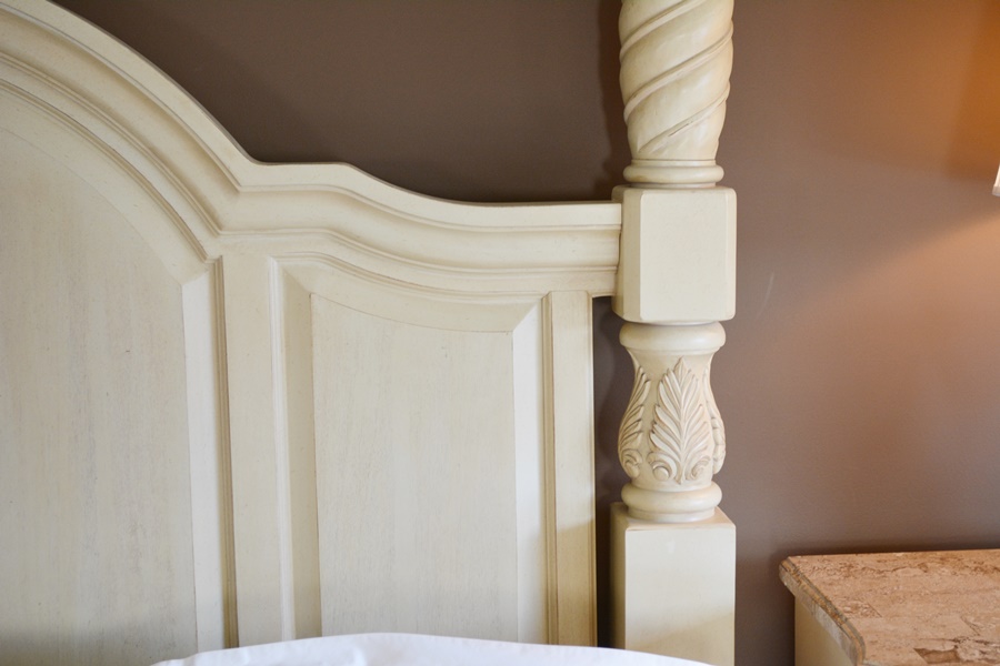 Thomasville French Vanilla Cream Four Poster King Bed