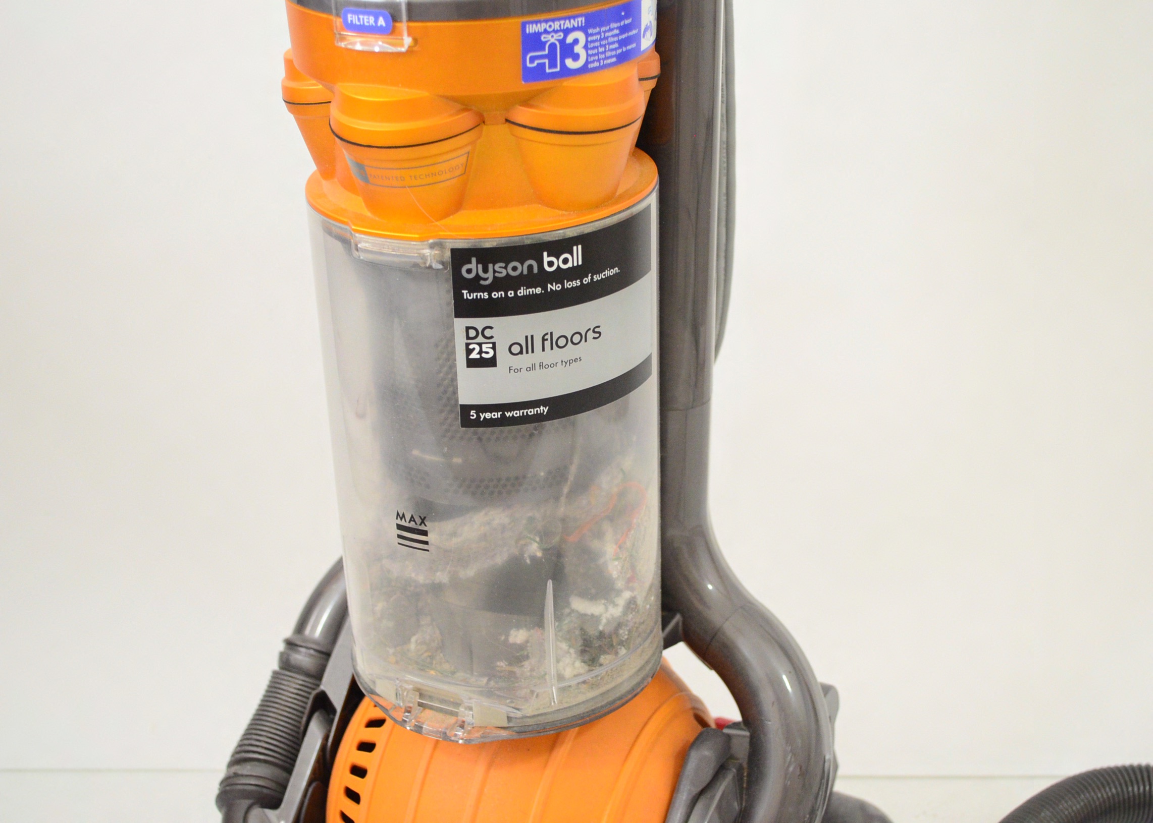 Dyson DC25 ball vacuum machine
