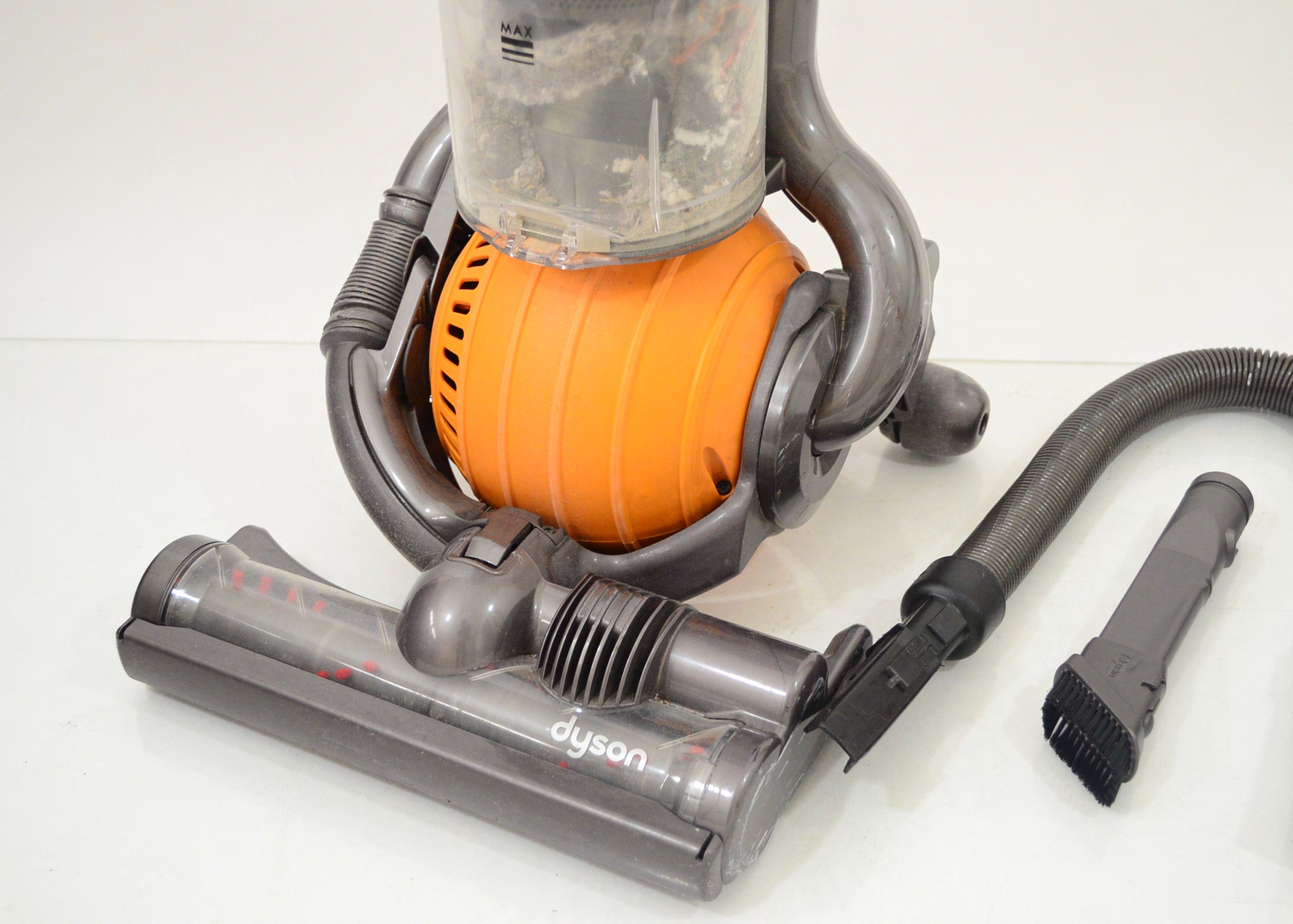 Dyson DC25 ball vacuum machine
