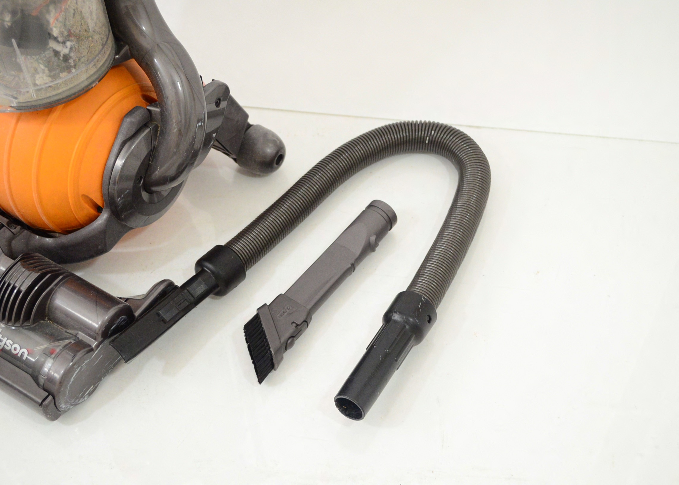 Dyson DC25 ball vacuum machine