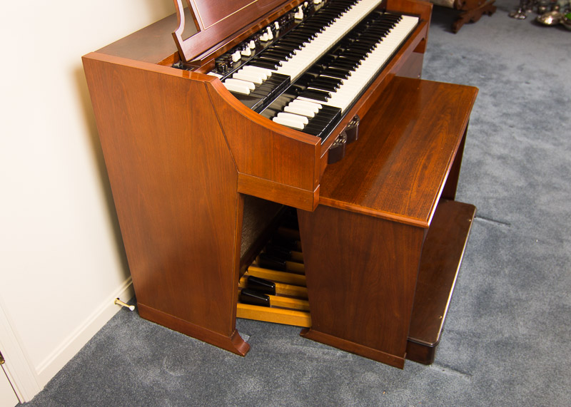 Hammond Organ and Leslie Speaker