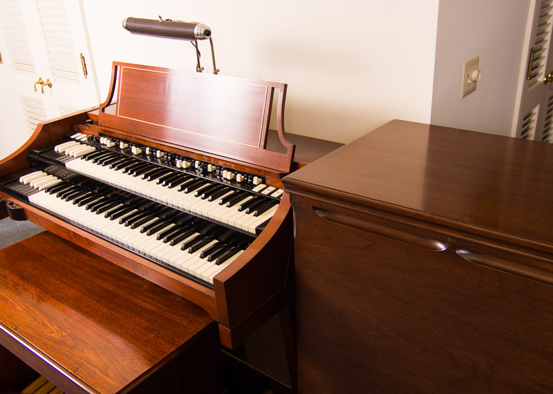 Hammond Organ and Leslie Speaker