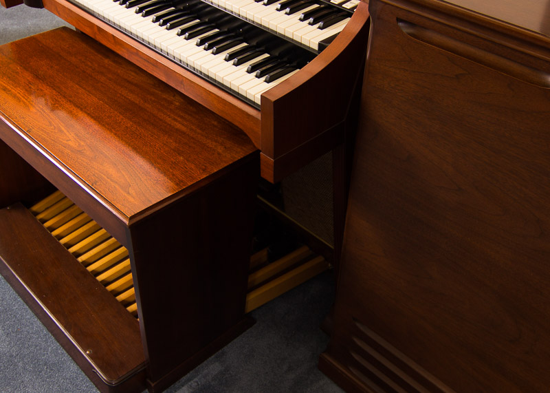 Hammond Organ and Leslie Speaker