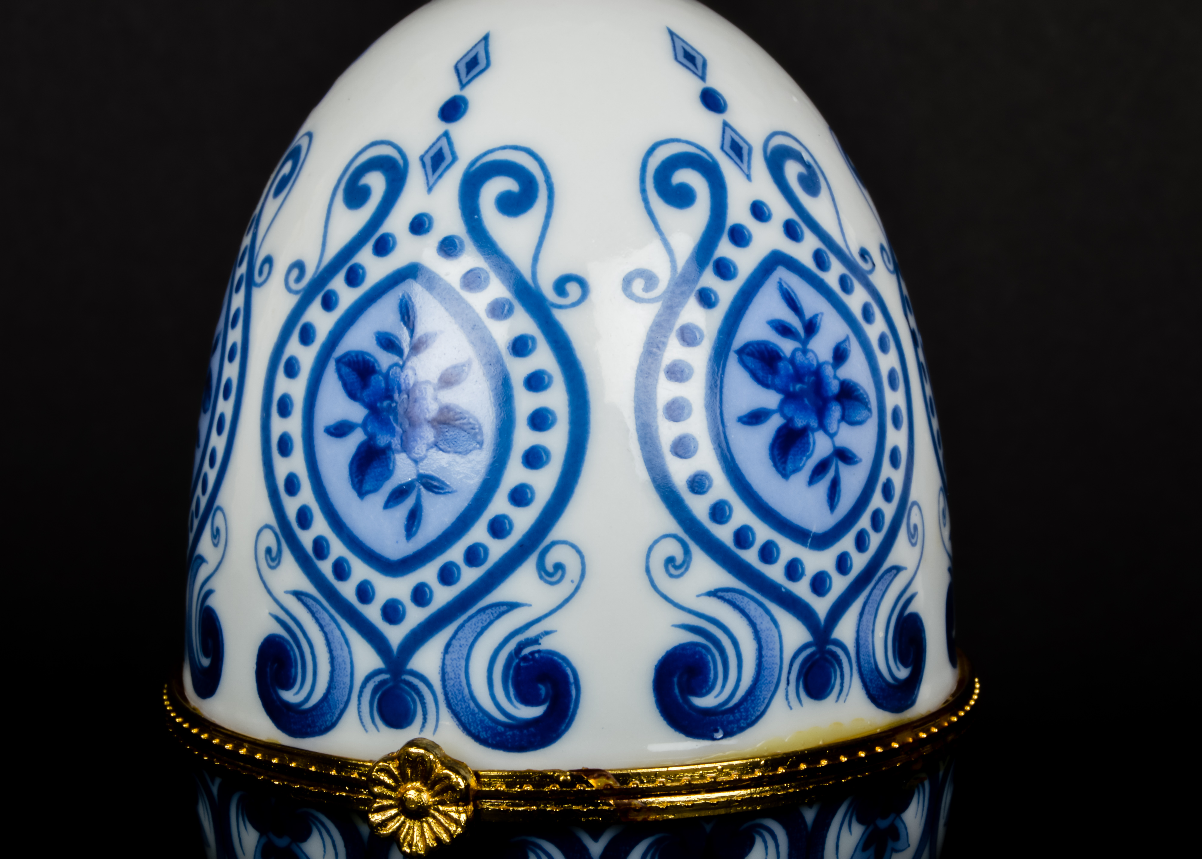 Lenox Vase and Decorative Porcelain Accents