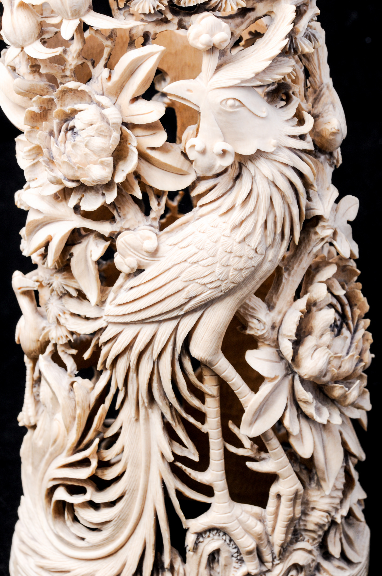 Qing Dynasty Chinese Finely Carved Ivory Brush Holder