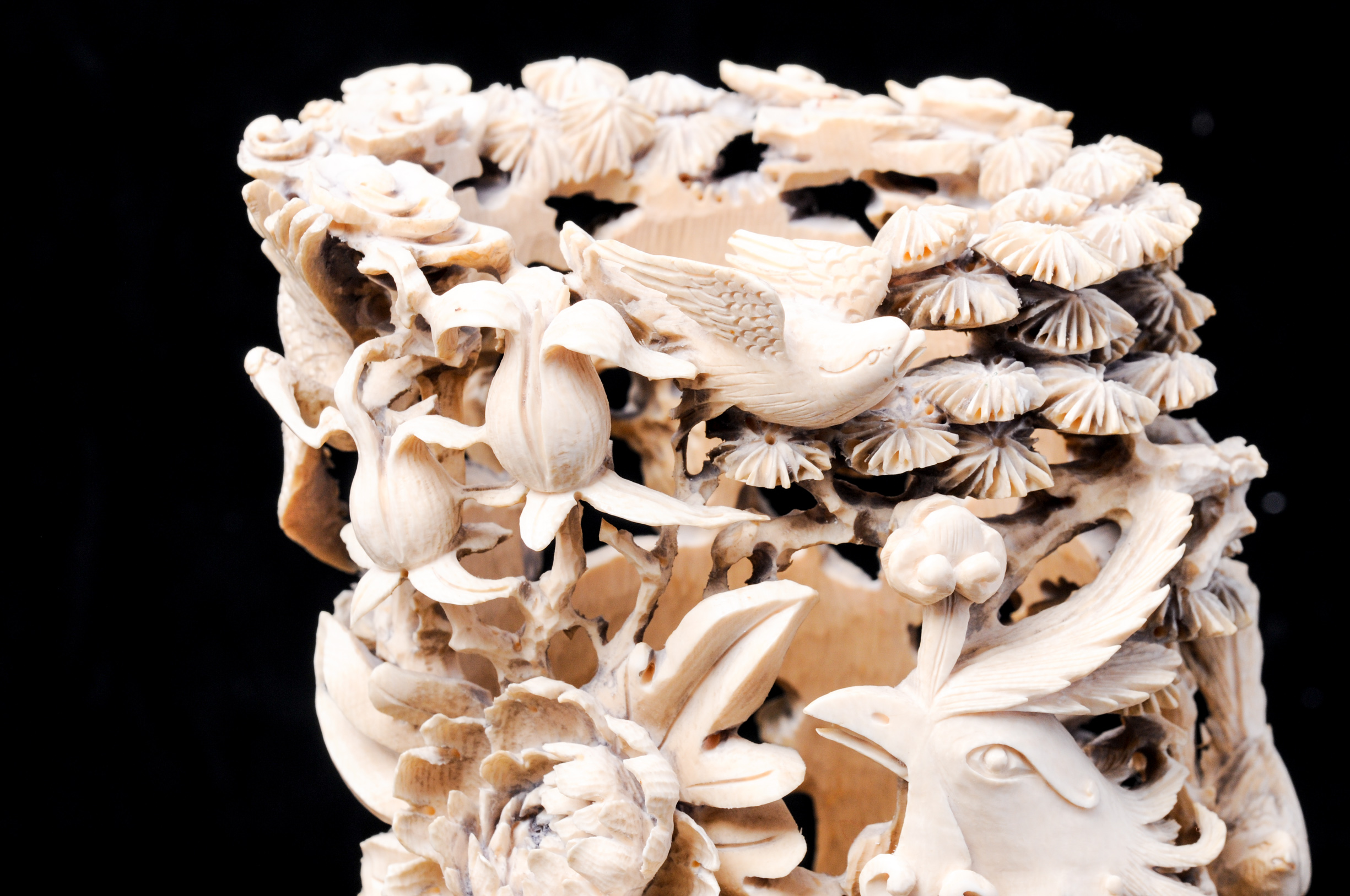 Qing Dynasty Chinese Finely Carved Ivory Brush Holder