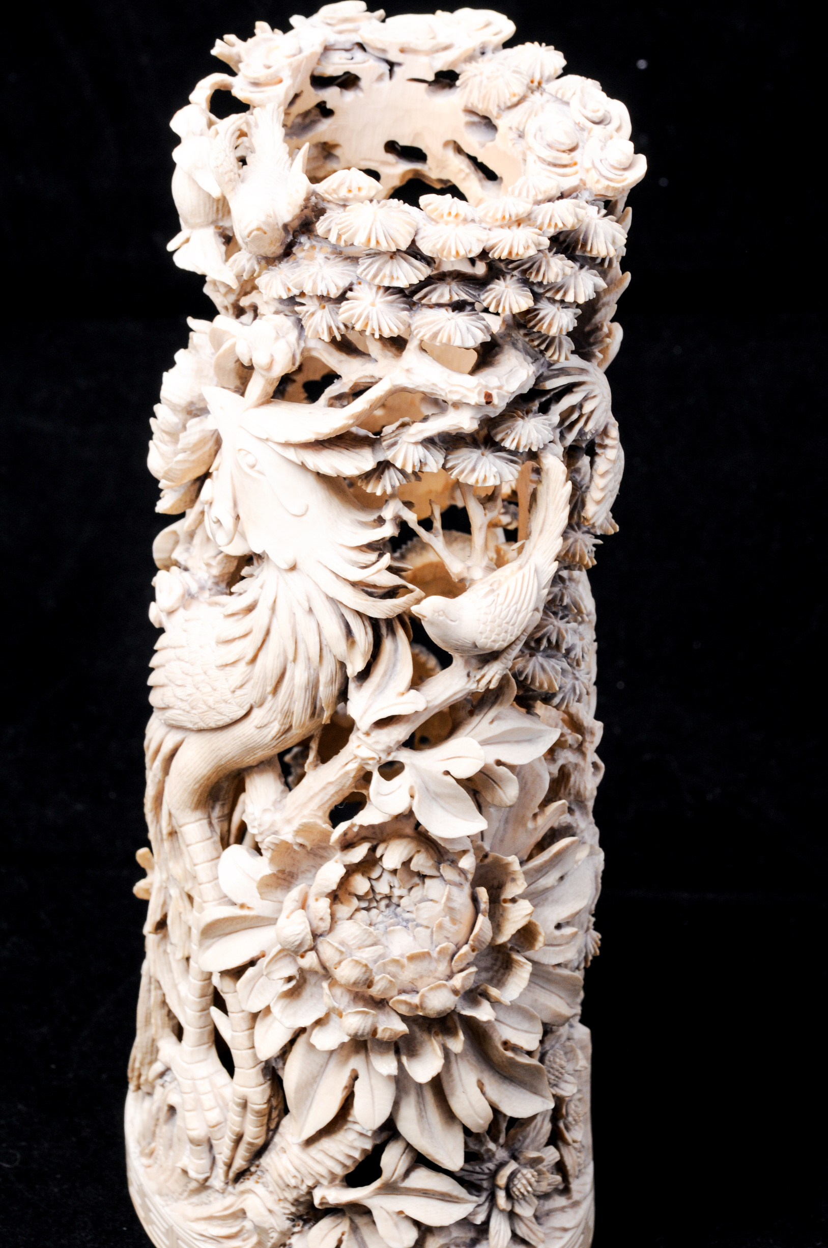 Qing Dynasty Chinese Finely Carved Ivory Brush Holder