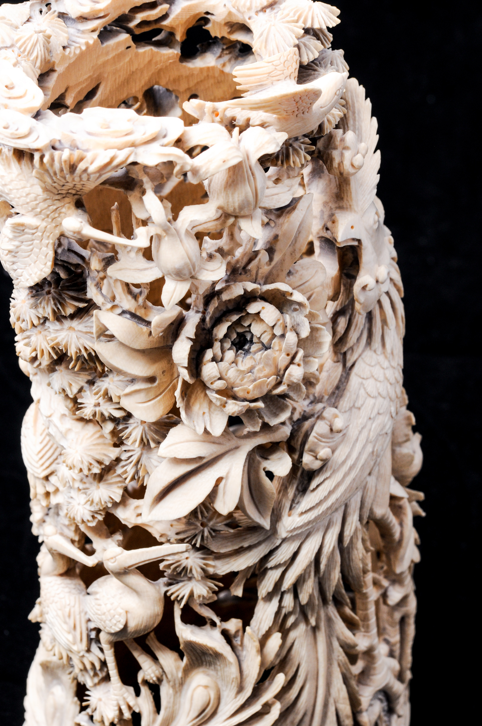 Qing Dynasty Chinese Finely Carved Ivory Brush Holder