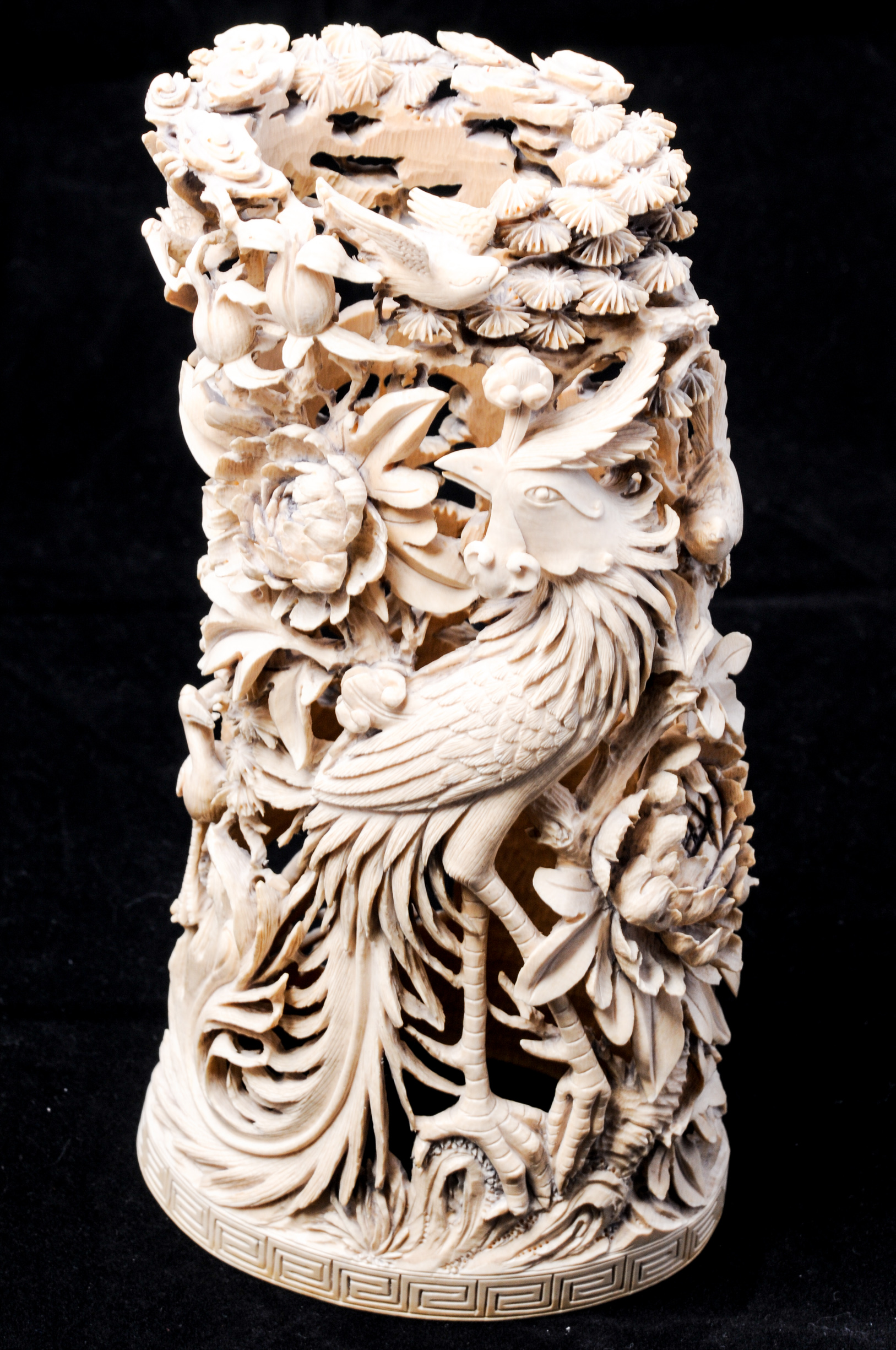 Qing Dynasty Chinese Finely Carved Ivory Brush Holder