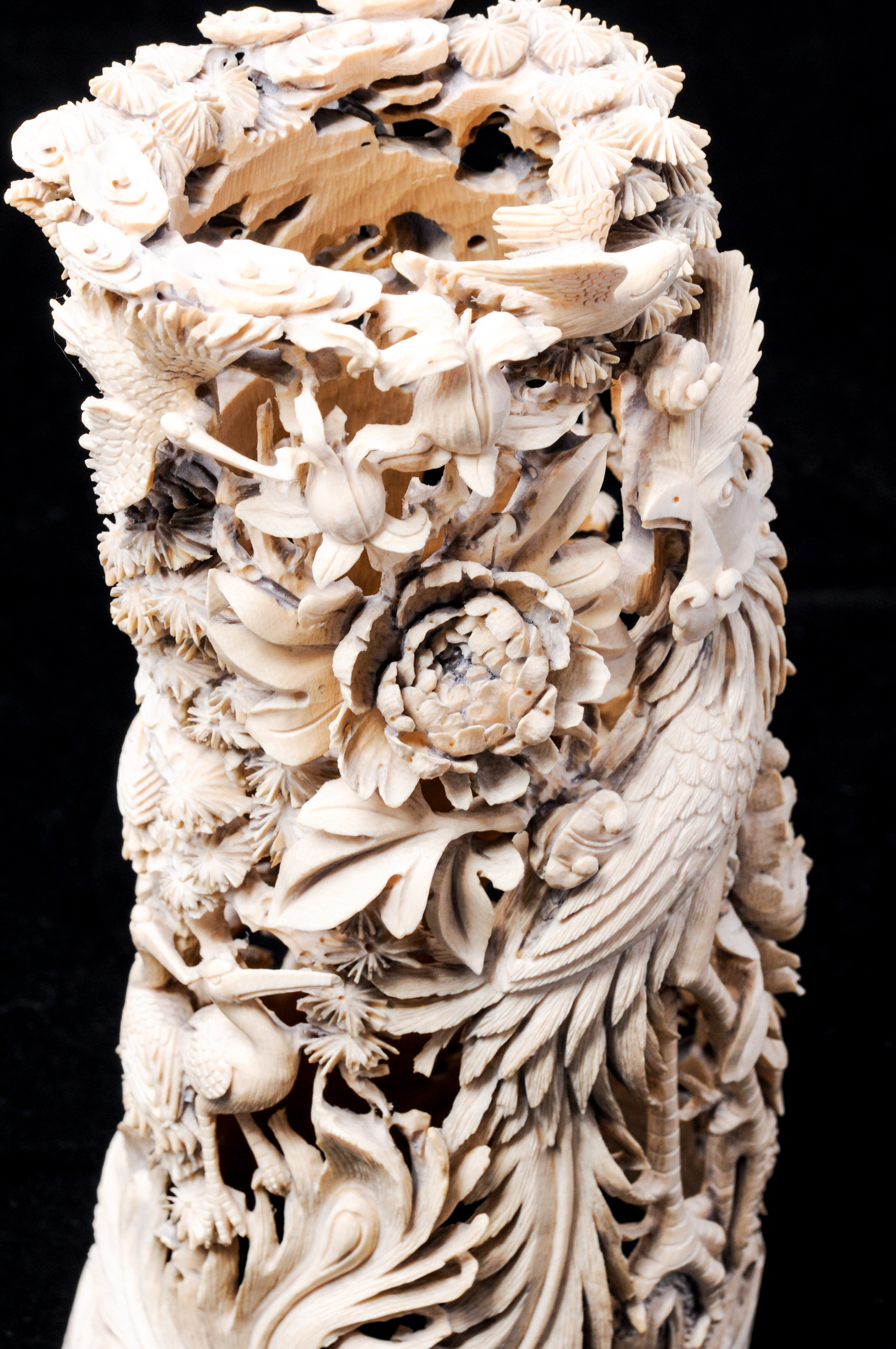 Qing Dynasty Chinese Finely Carved Ivory Brush Holder