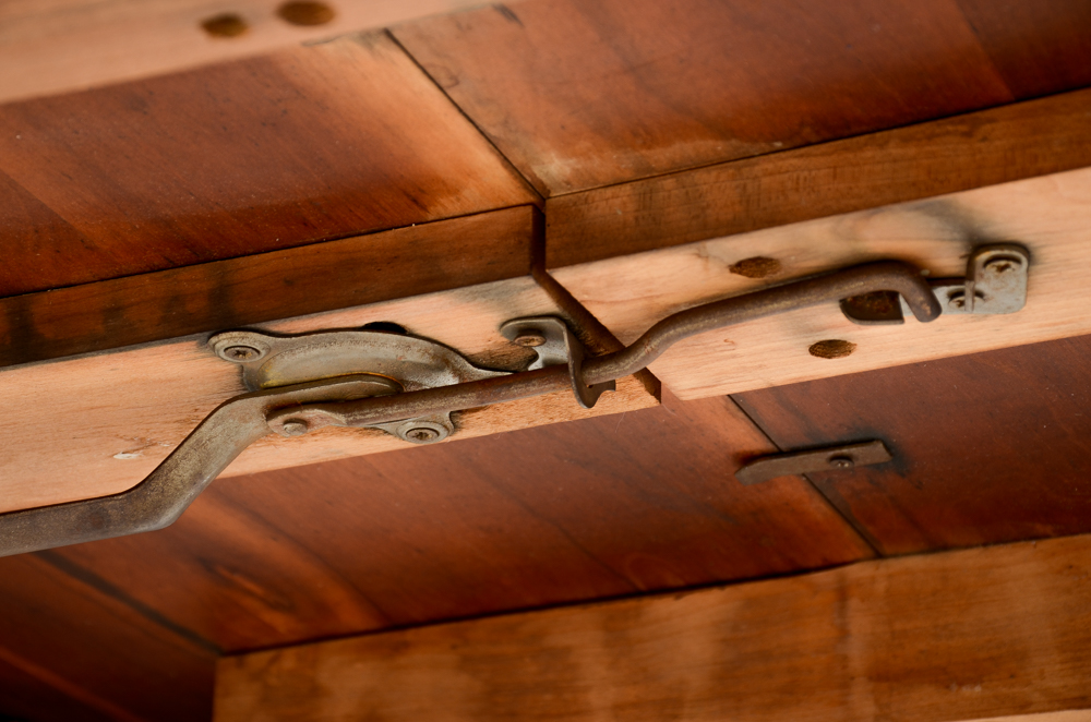 Cherry Colonial Style Round Dining Table