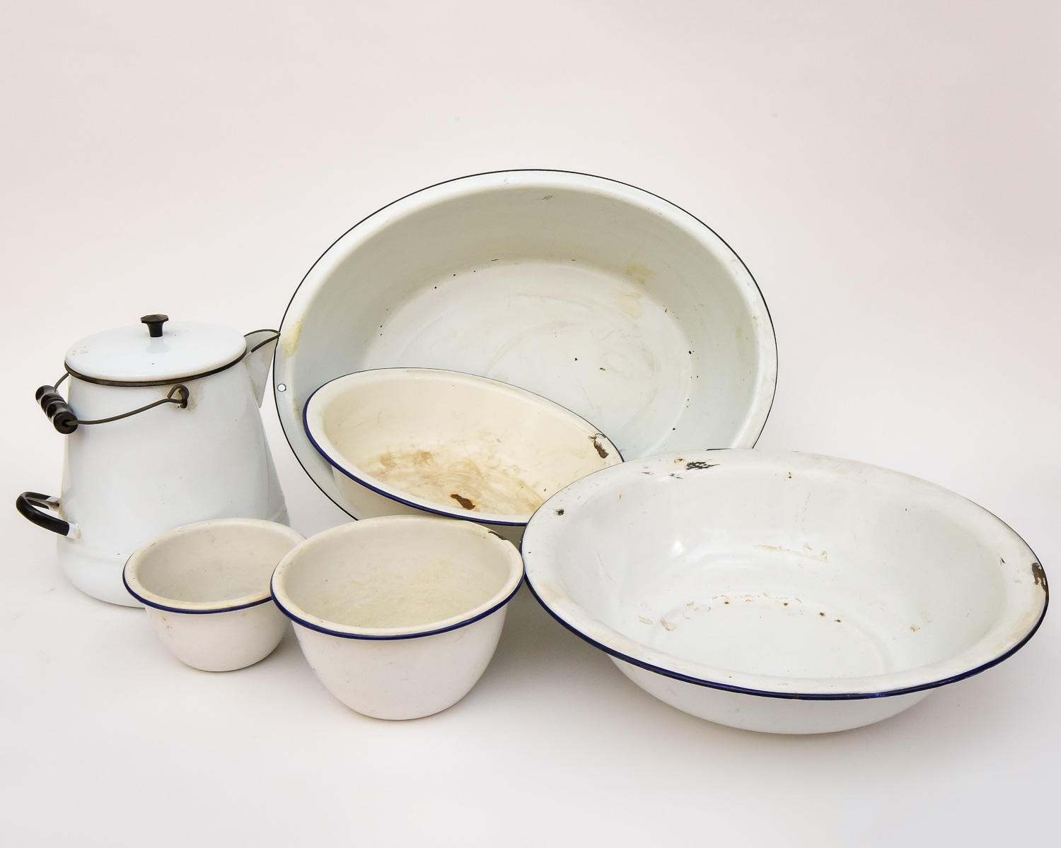 Vintage Country Style Enamelware