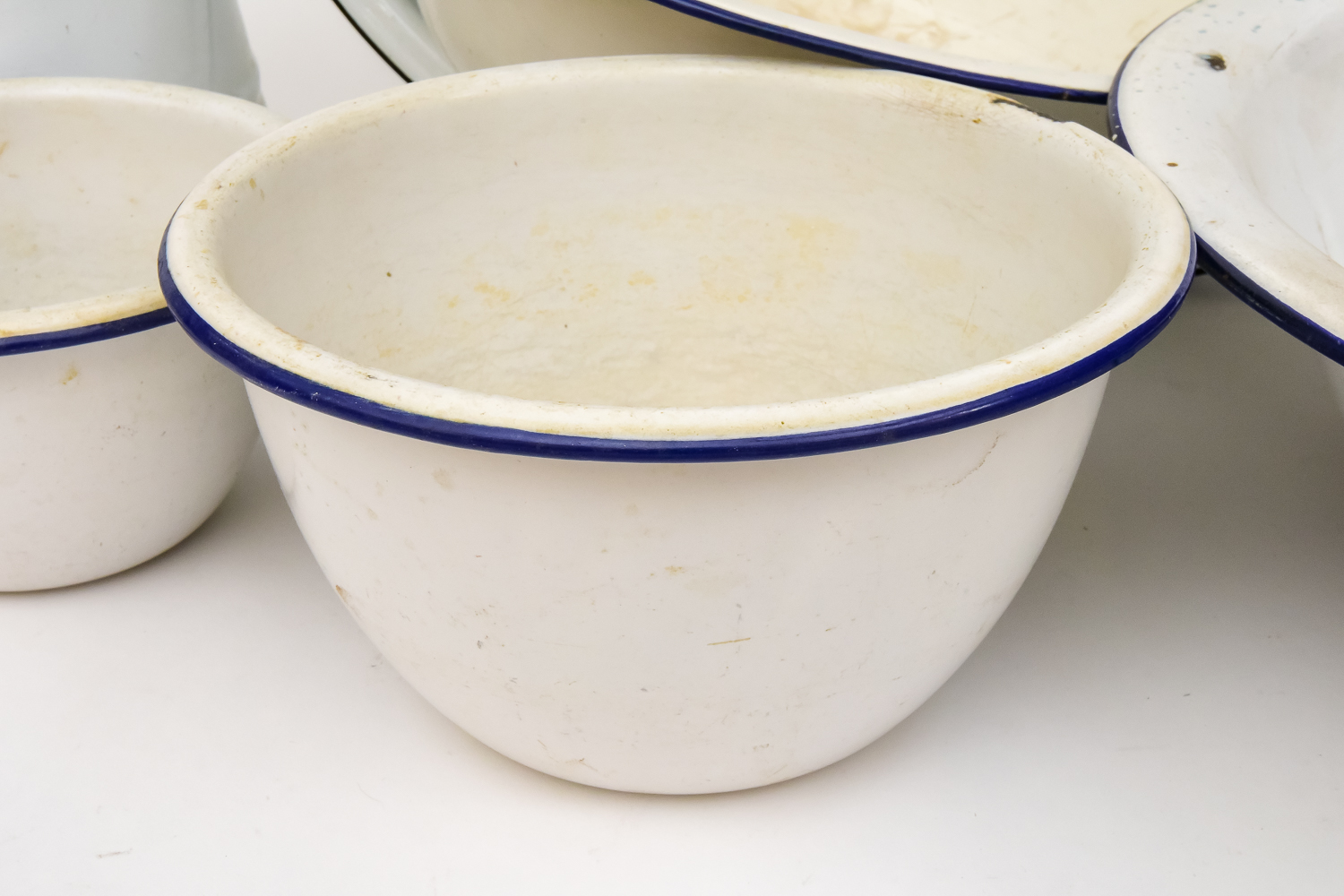 Vintage Country Style Enamelware