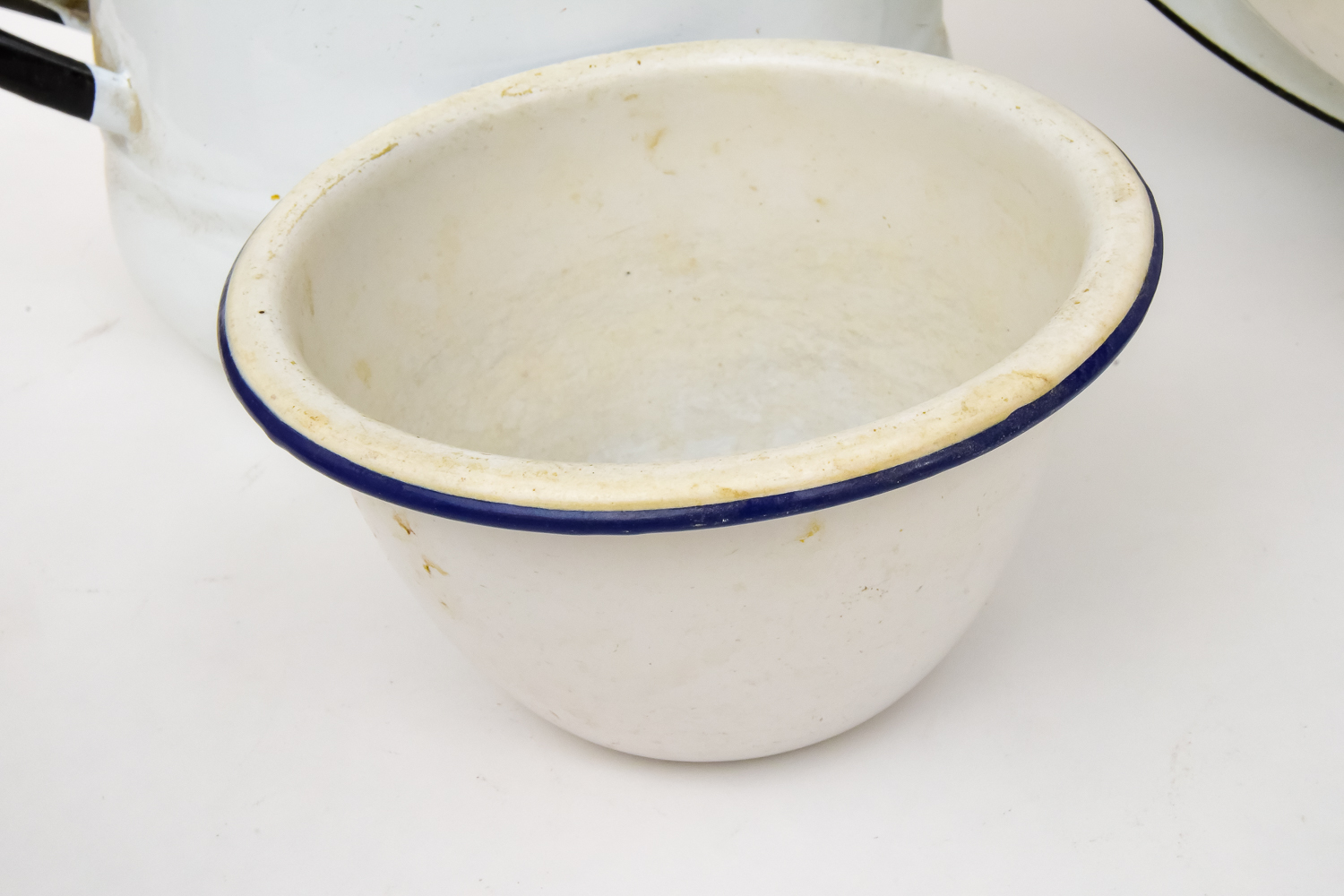 Vintage Country Style Enamelware