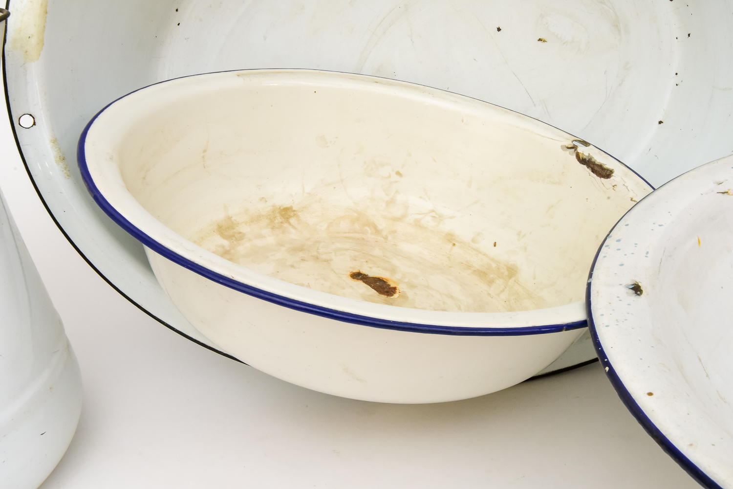 Vintage Country Style Enamelware
