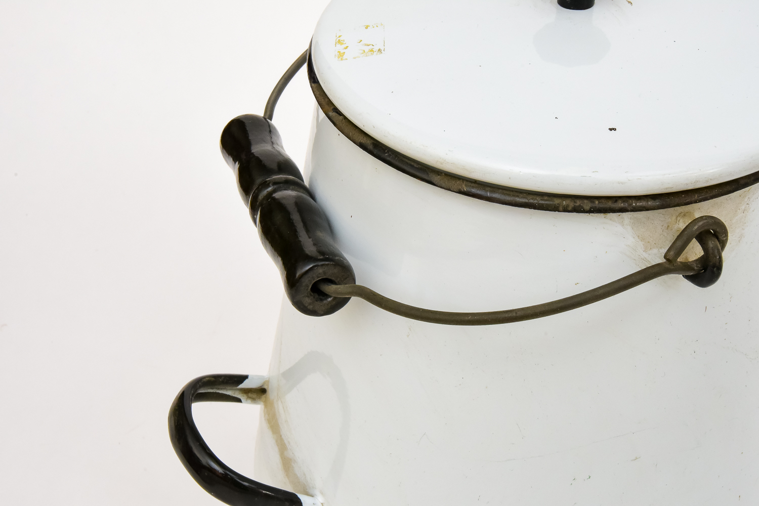 Vintage Country Style Enamelware
