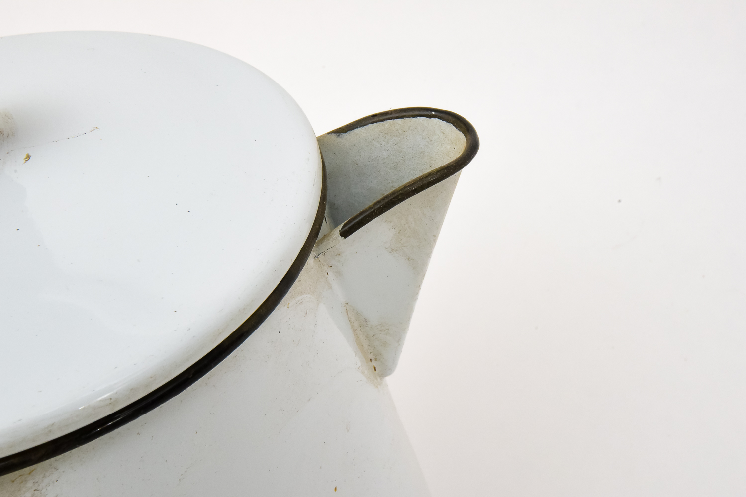 Vintage Country Style Enamelware