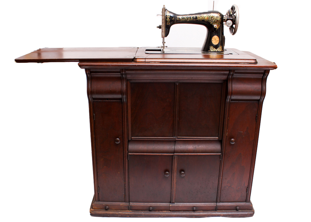 Vintage 1925 Singer Treadle Sewing Machine and Cabinet
