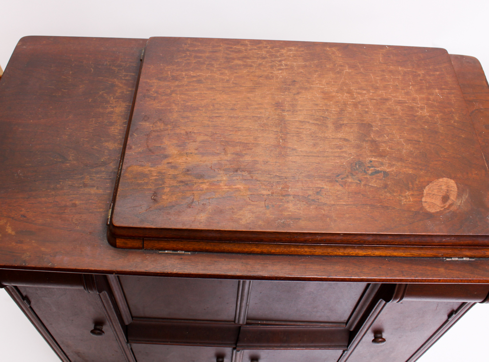 Vintage 1925 Singer Treadle Sewing Machine and Cabinet